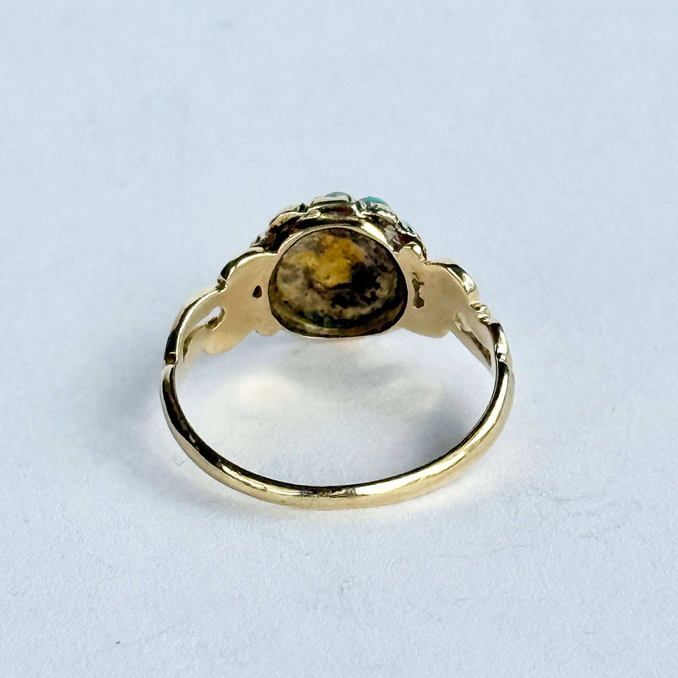 Taglio rotondo Anello vittoriano a grappolo in turchese e perle in oro 9 carati in vendita