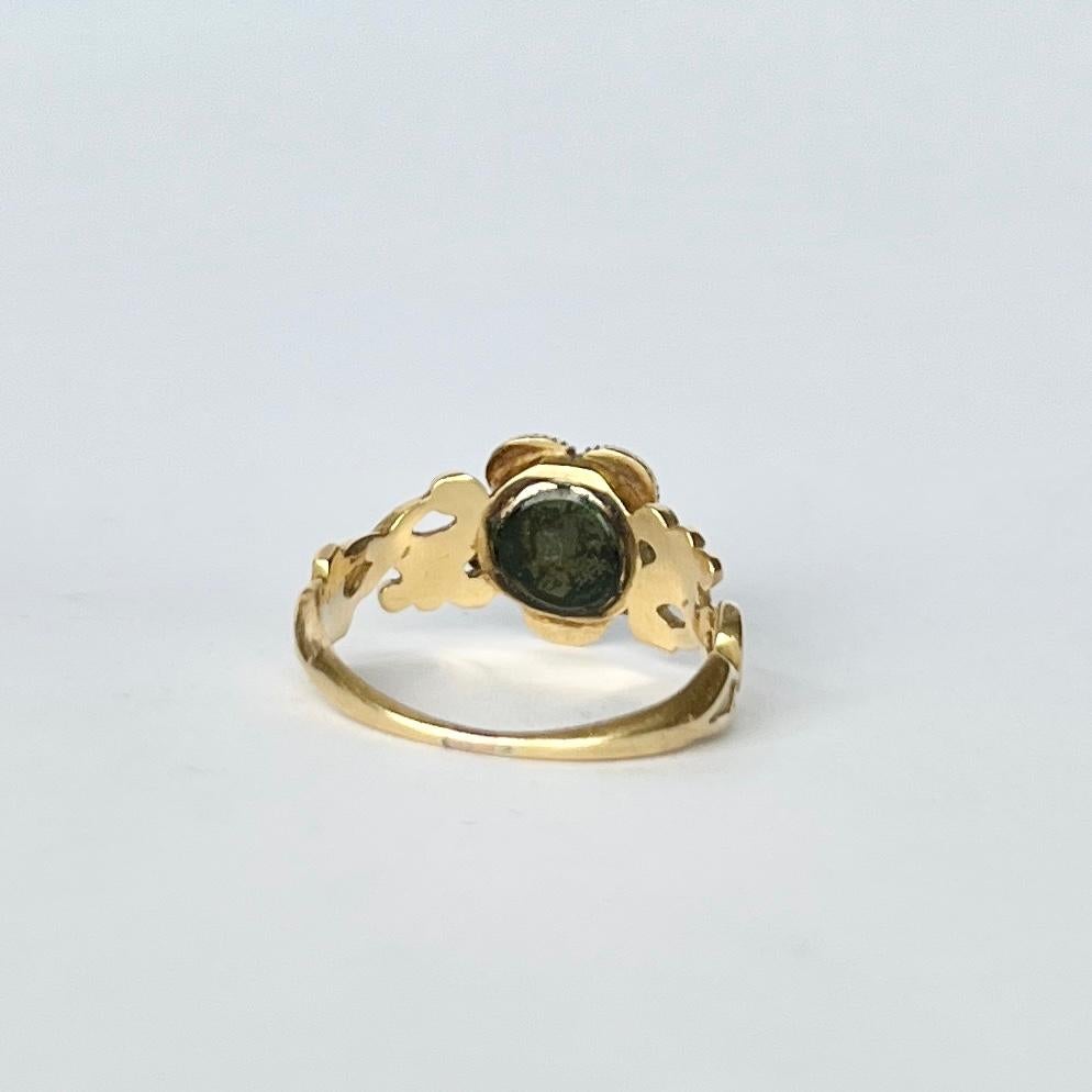Taille ronde Bague médaillon victorienne en or 9 carats sertie d'une turquoise et d'un diamant taille rose en vente