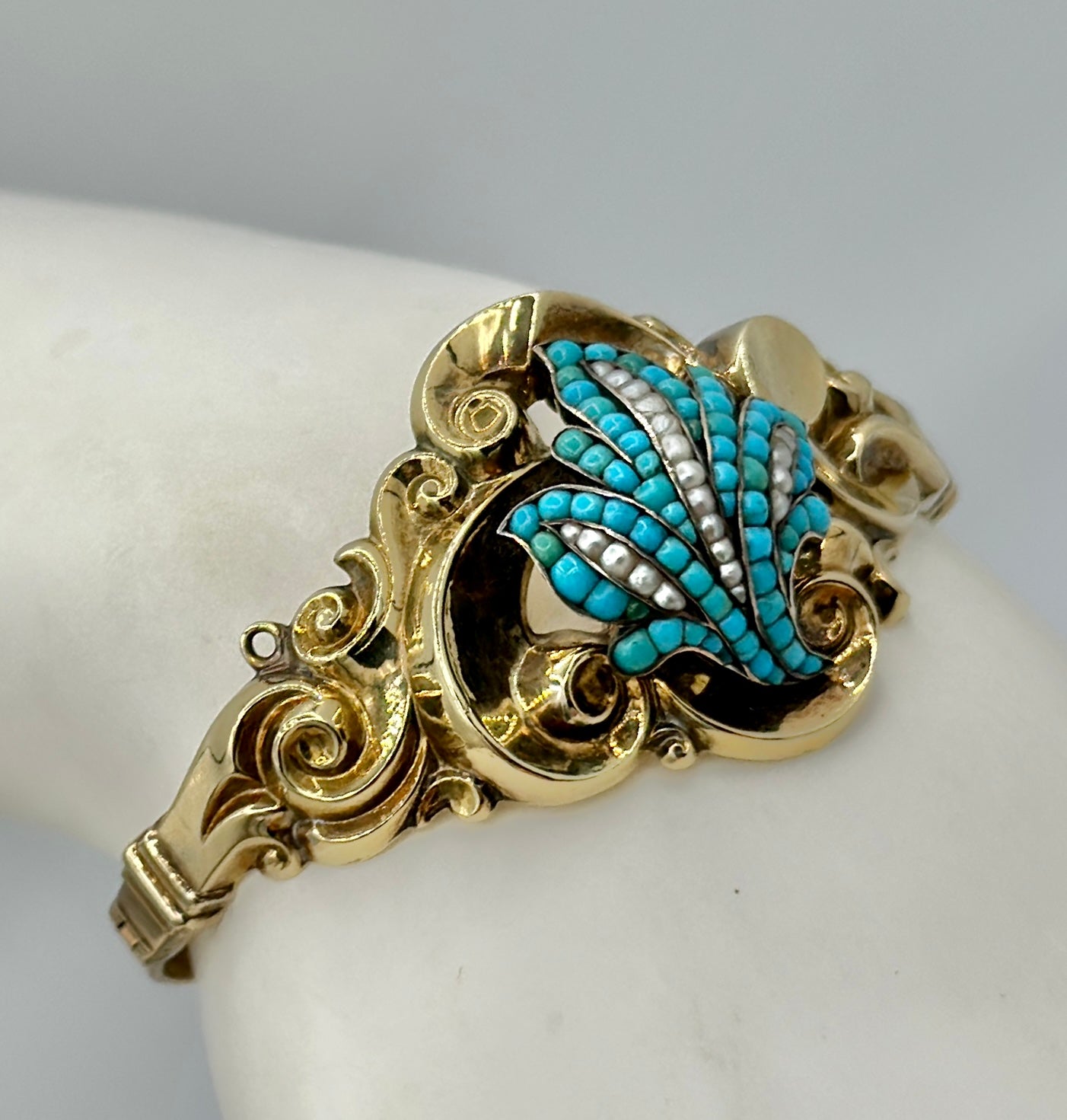 Victorian Turquoise Pearl Gold Bangle Bracelet Scroll Leaf Motif In Good Condition For Sale In New York, NY