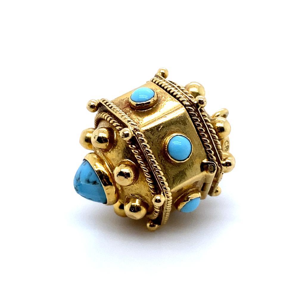 Victorian Turquoise Pendant with Dice 18 Karat Yellow Gold For Sale 1