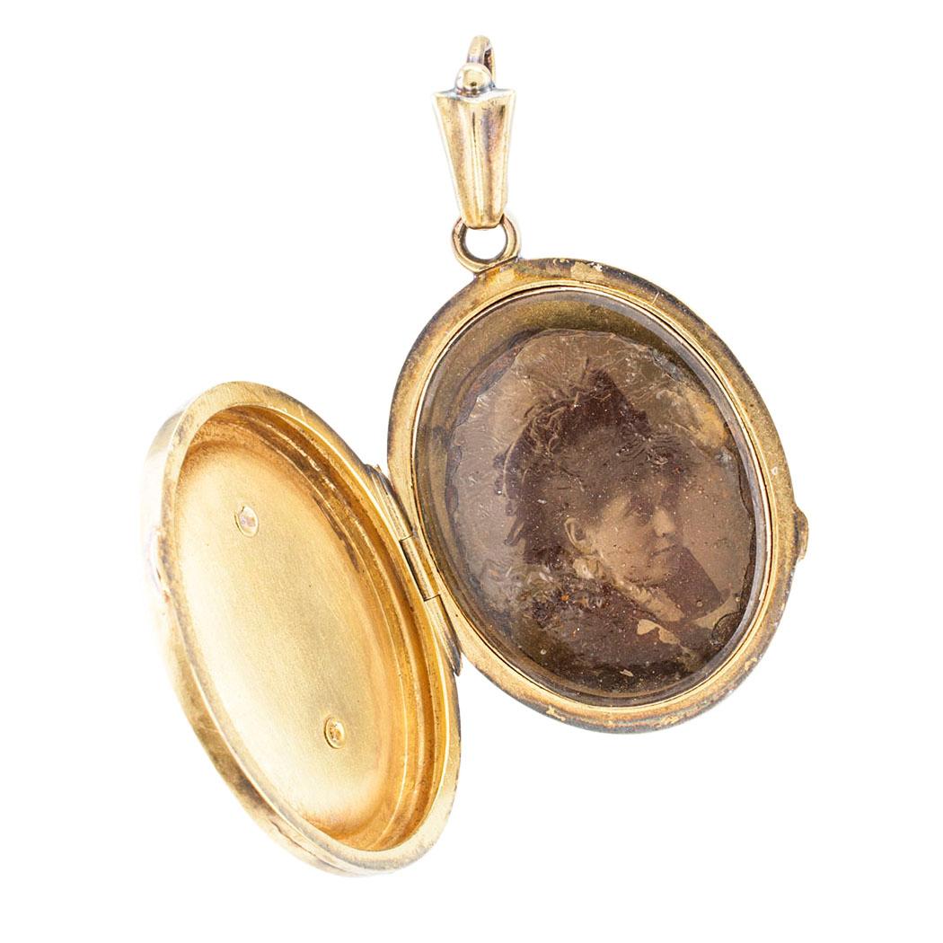 Victorian Turquoise Yellow Gold Hinged Locket In Good Condition In Los Angeles, CA