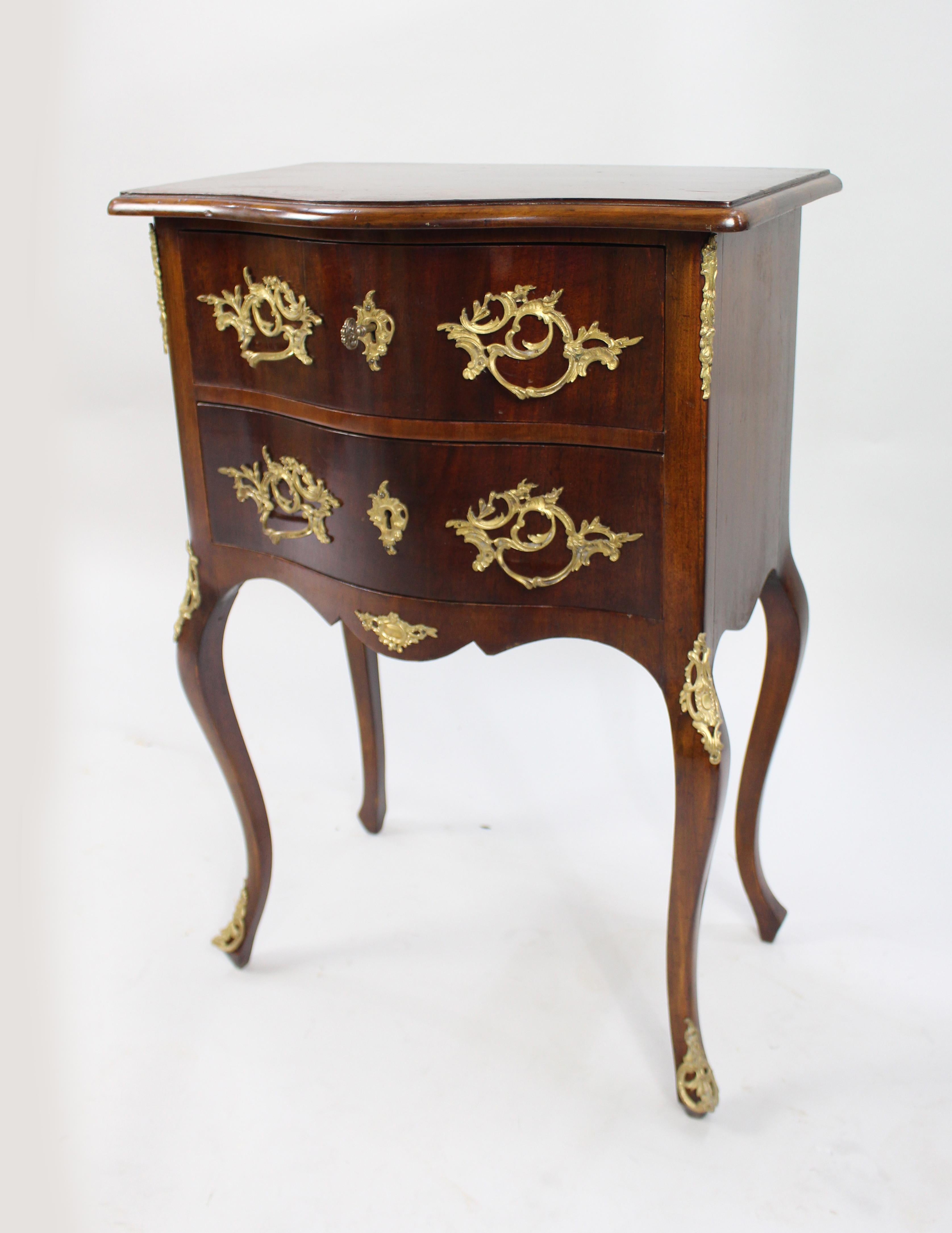 chest of drawers