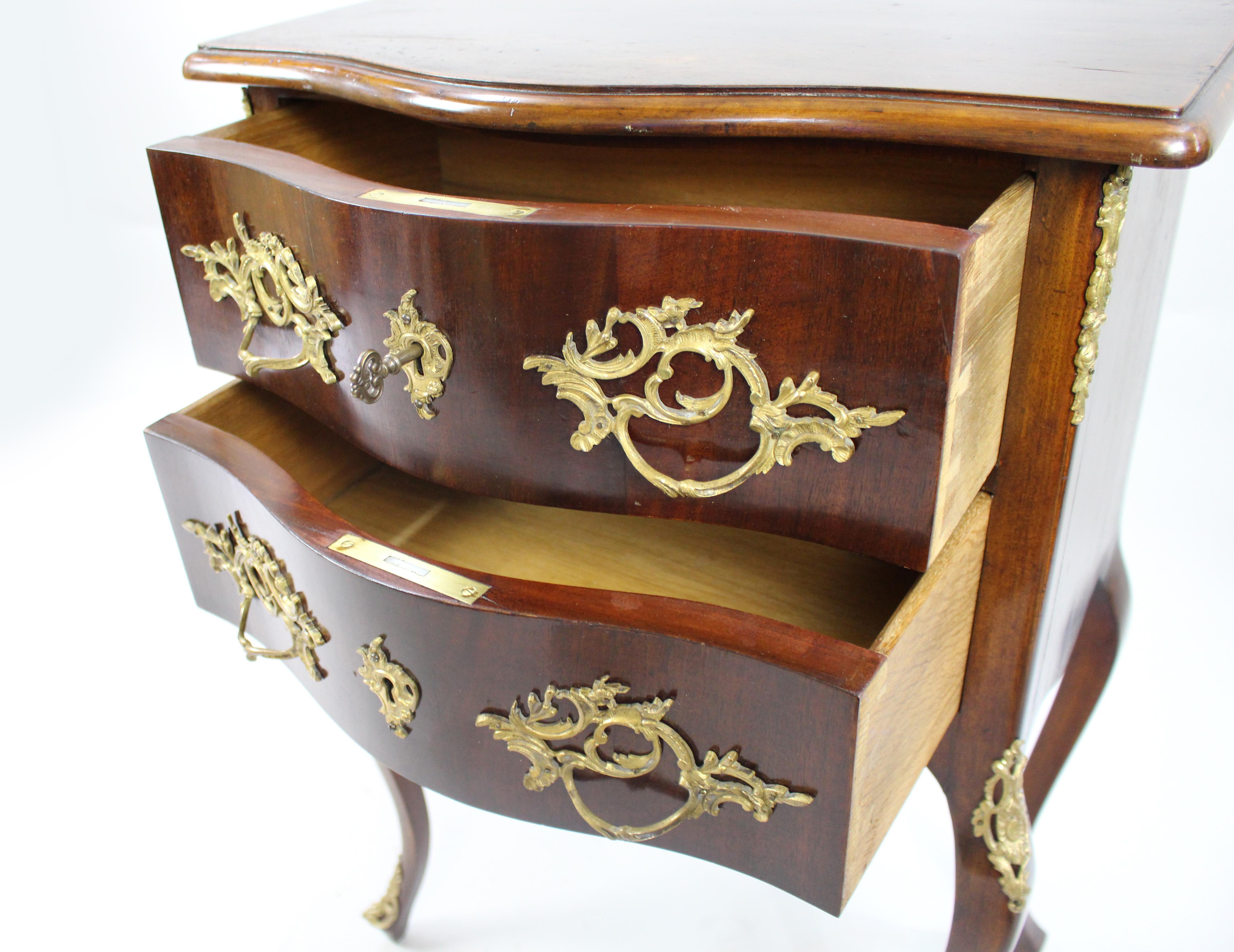 Victorian Two Drawer Mahogany Chest of Drawers In Good Condition In Worcester, GB
