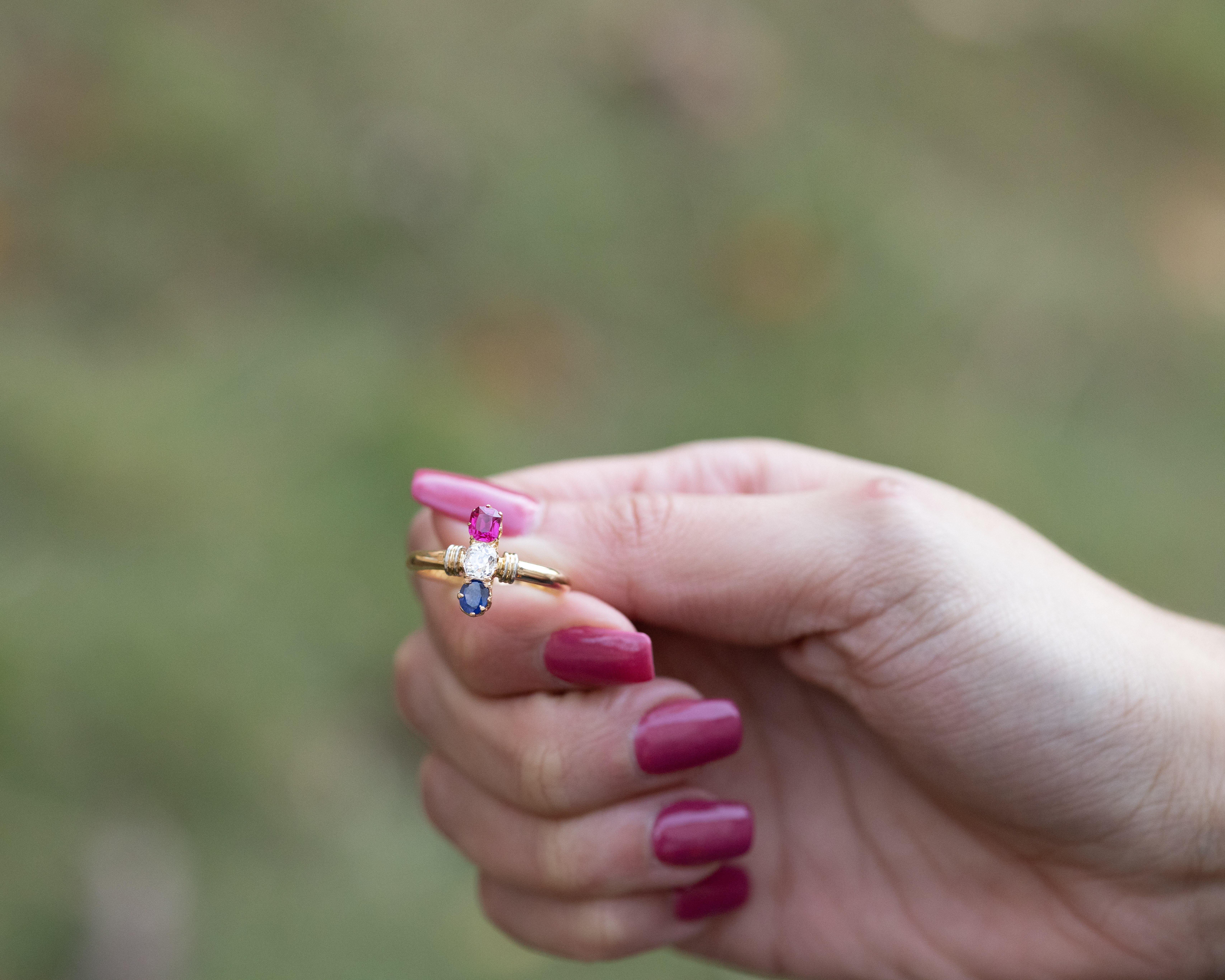 Bague victorienne bicolore en diamant, rubis et saphir en vente 2