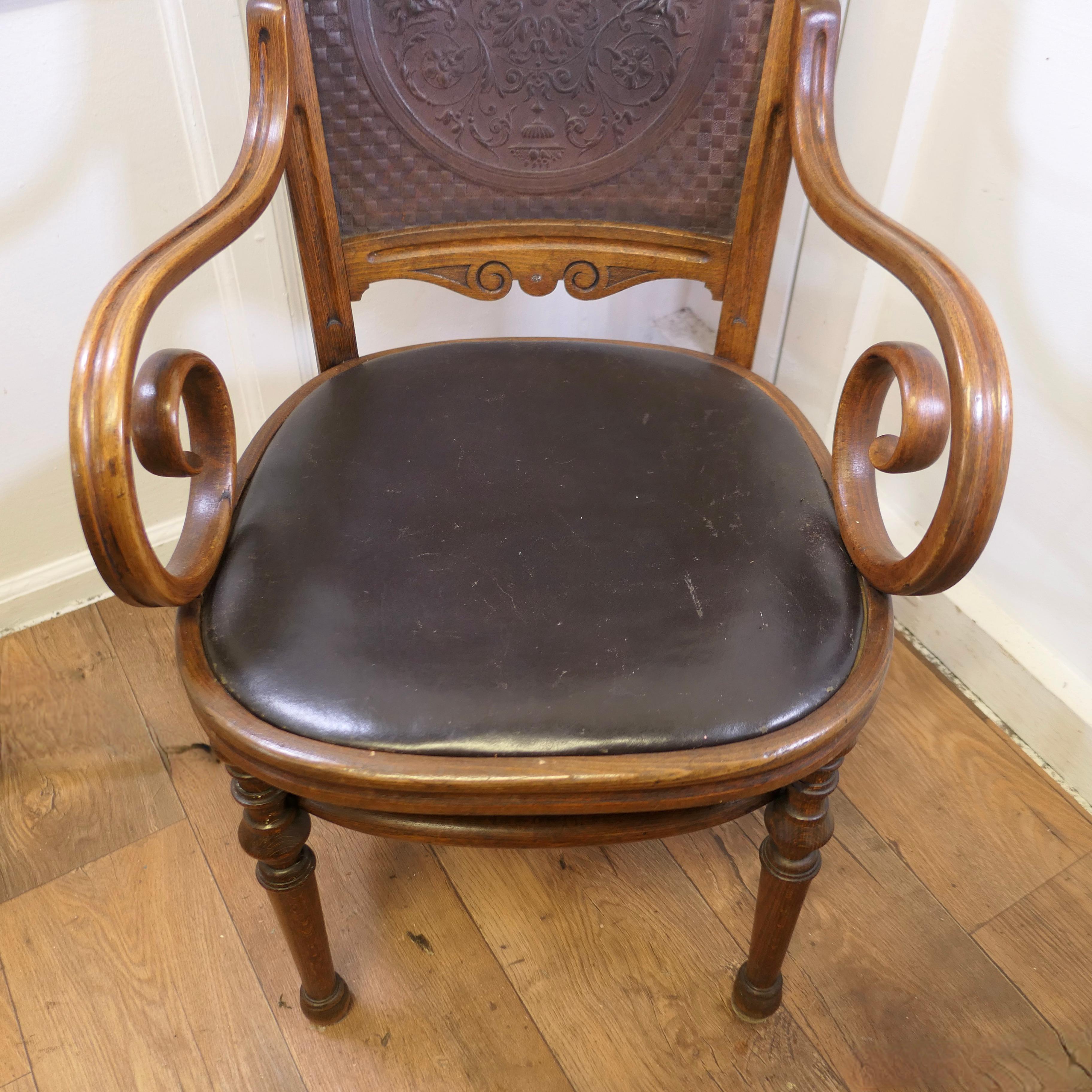 Victorian Upholstered Bentwood Salon or Desk Chair  This is a charming piece  In Good Condition For Sale In Chillerton, Isle of Wight