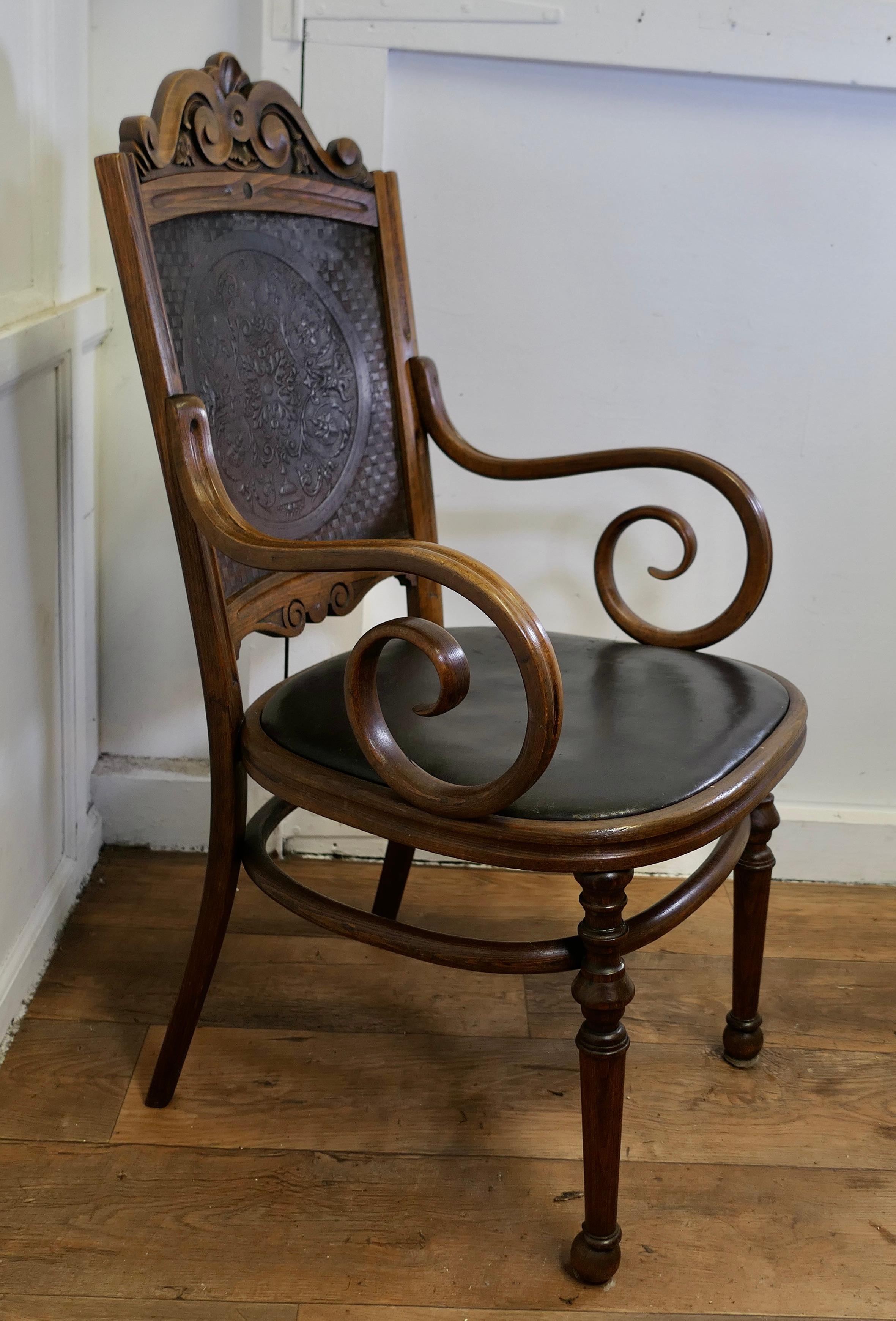 19th Century Victorian Upholstered Bentwood Salon or Desk Chair  This is a charming piece  For Sale