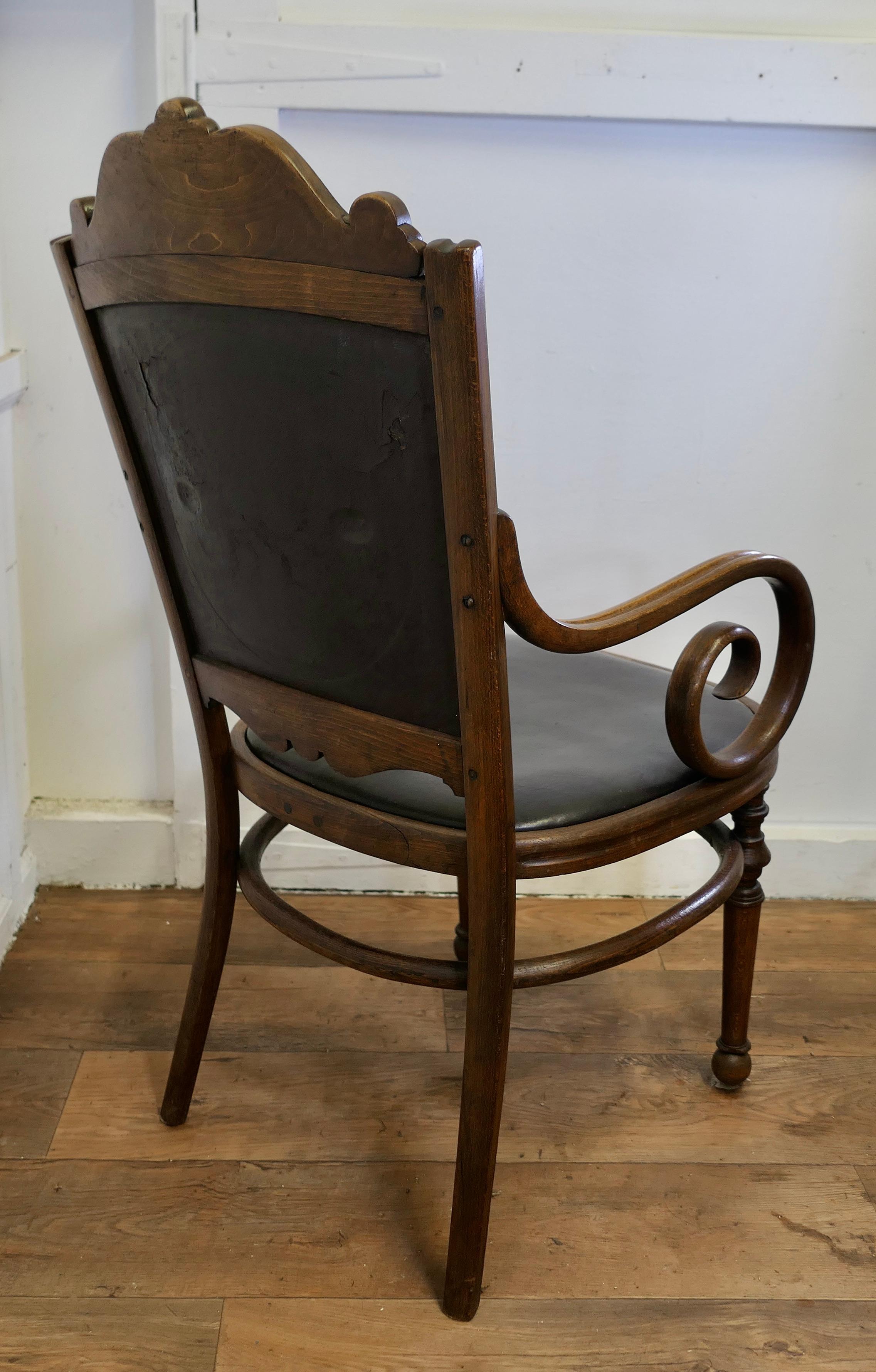 Victorian Upholstered Bentwood Salon or Desk Chair  This is a charming piece  For Sale 1