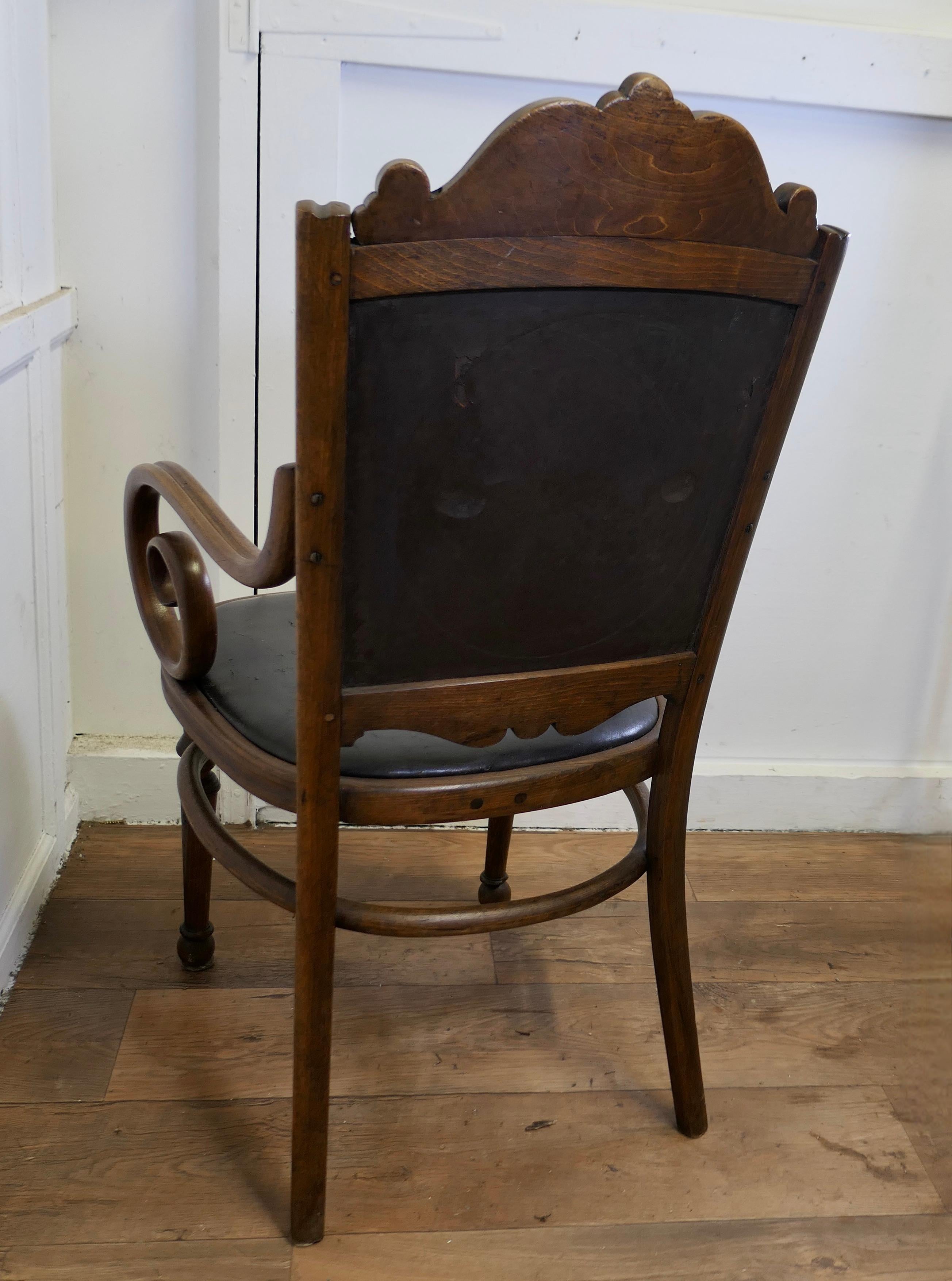 Victorian Upholstered Bentwood Salon or Desk Chair  This is a charming piece  For Sale 2