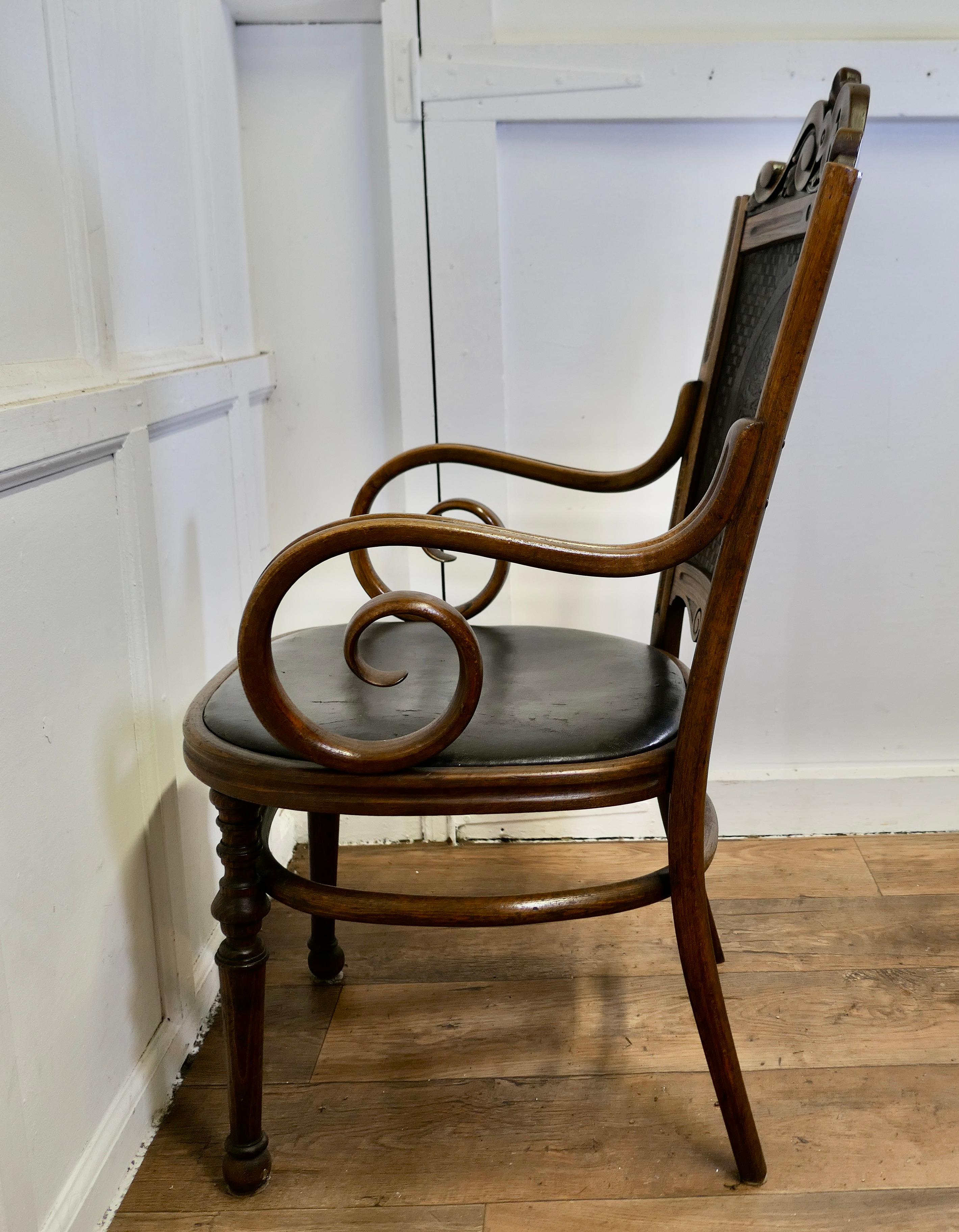 Victorian Upholstered Bentwood Salon or Desk Chair  This is a charming piece  For Sale 3