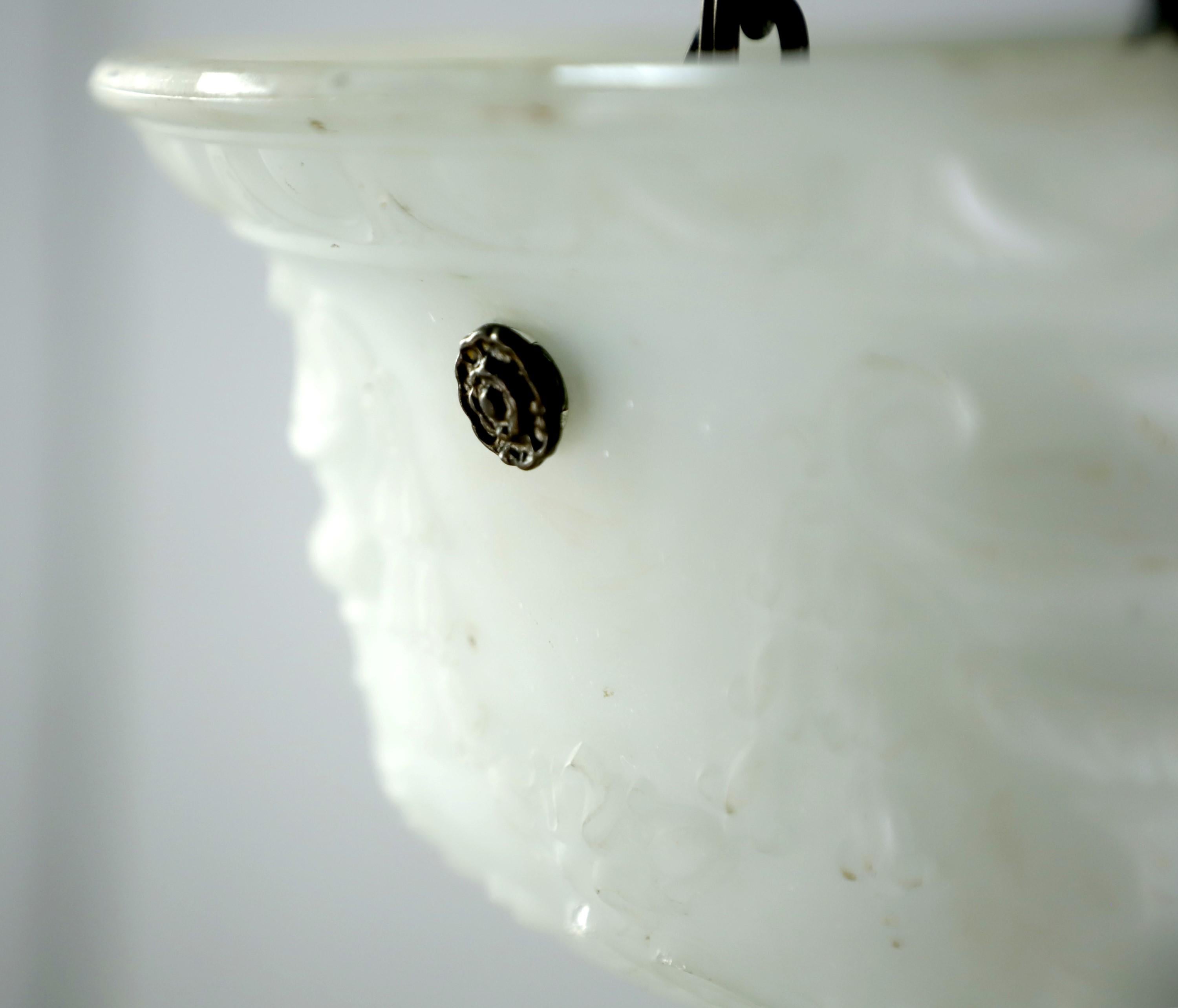 Viktorianische Urnen-Pendelleuchte aus Milchglasschale mit schwarzer Kette (amerikanisch)