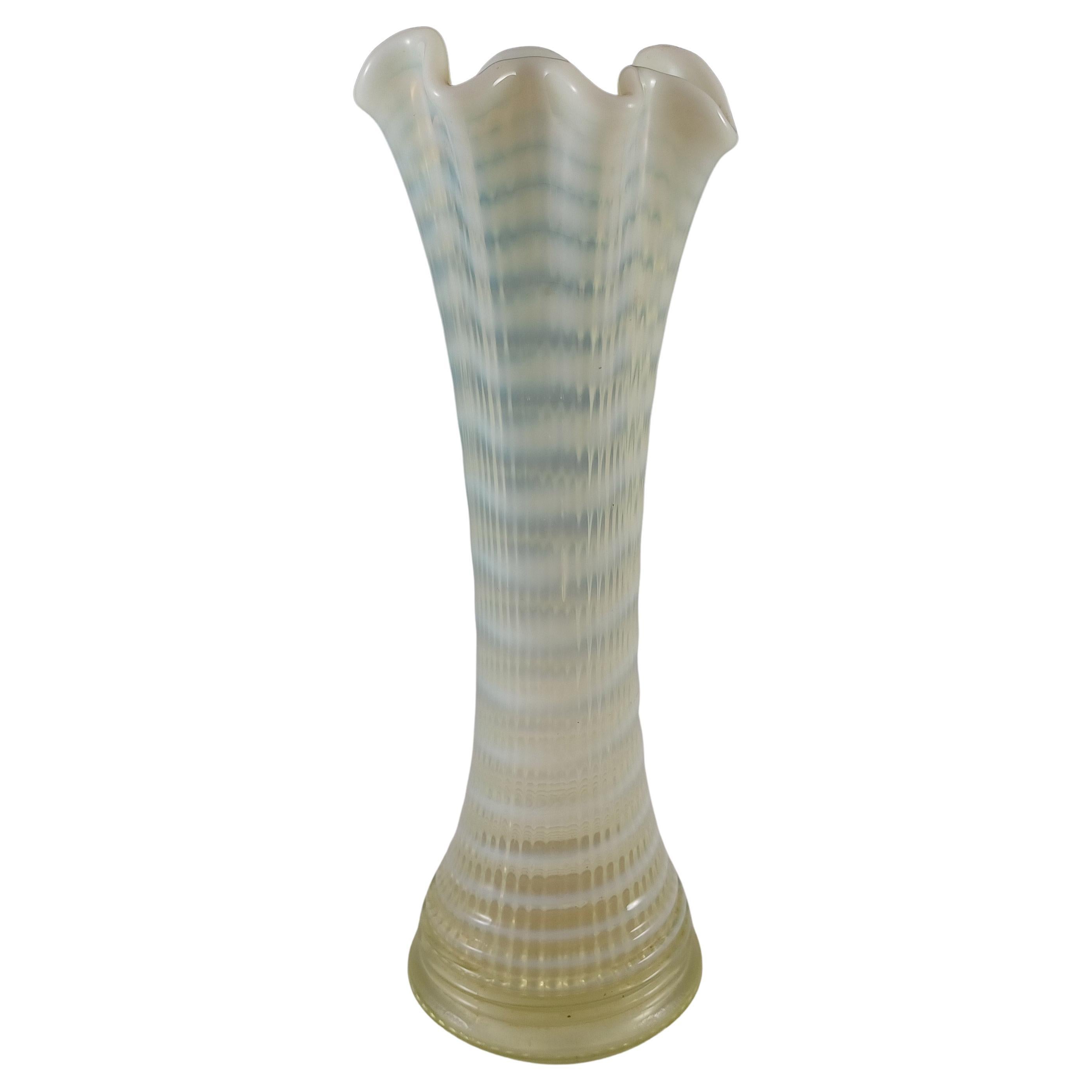 Vase victorien Vaseline Uranium Opalescent