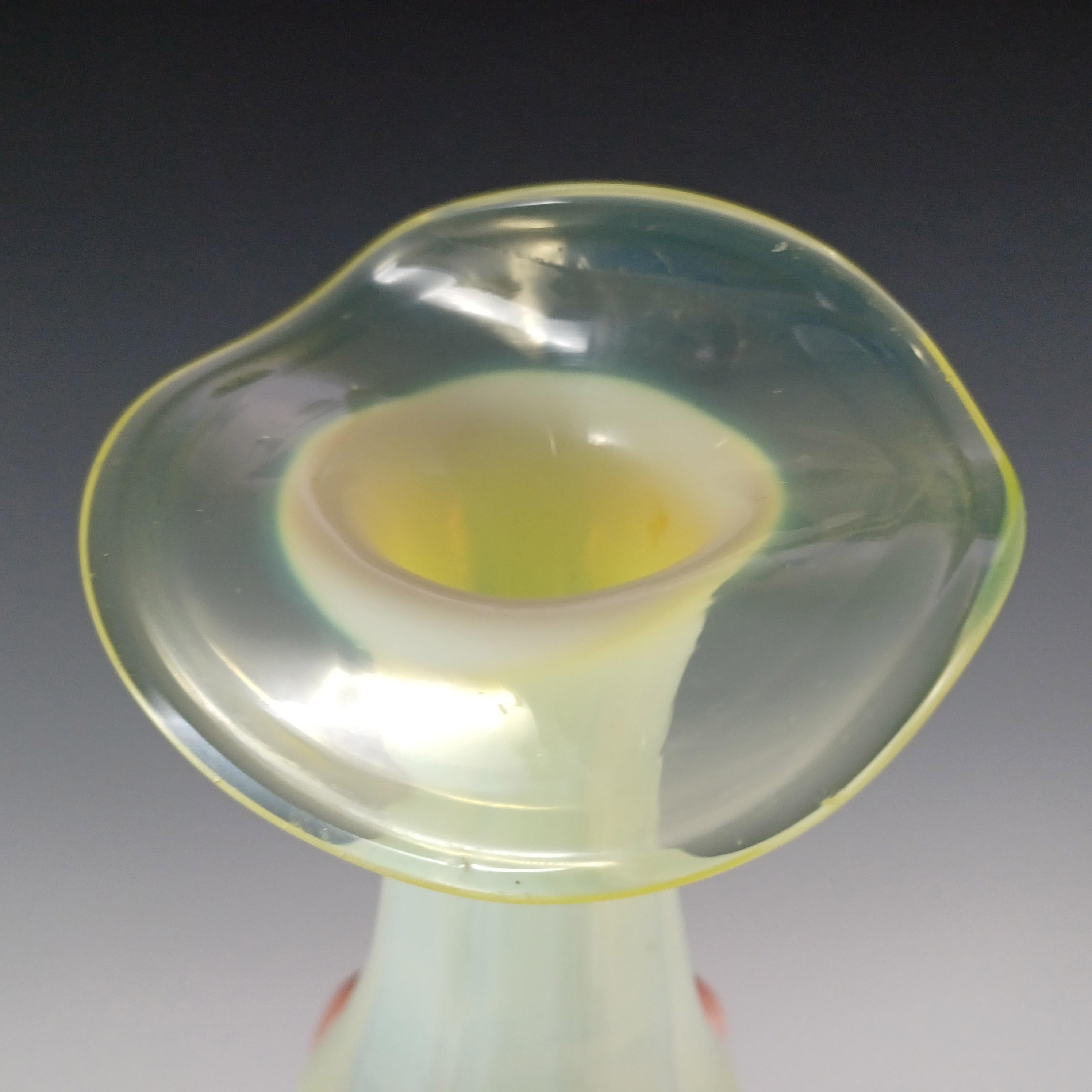 Viktorianische Vaseline Uranium Opalisierendes Glas Pulpit-Vase (Britisch) im Angebot