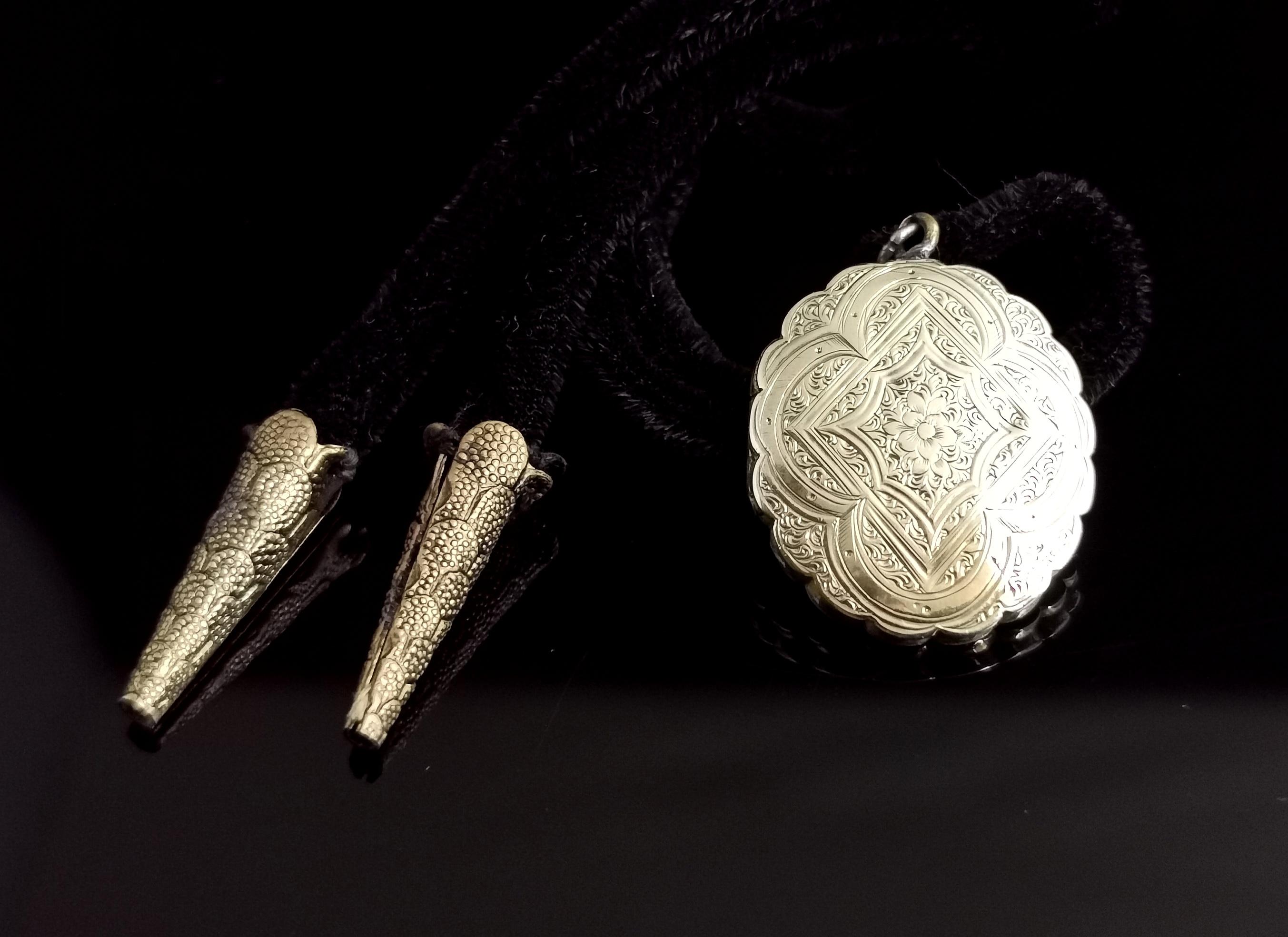 Victorian Velvet Choker Necklace, 9k Gold Front and Back Locket 3