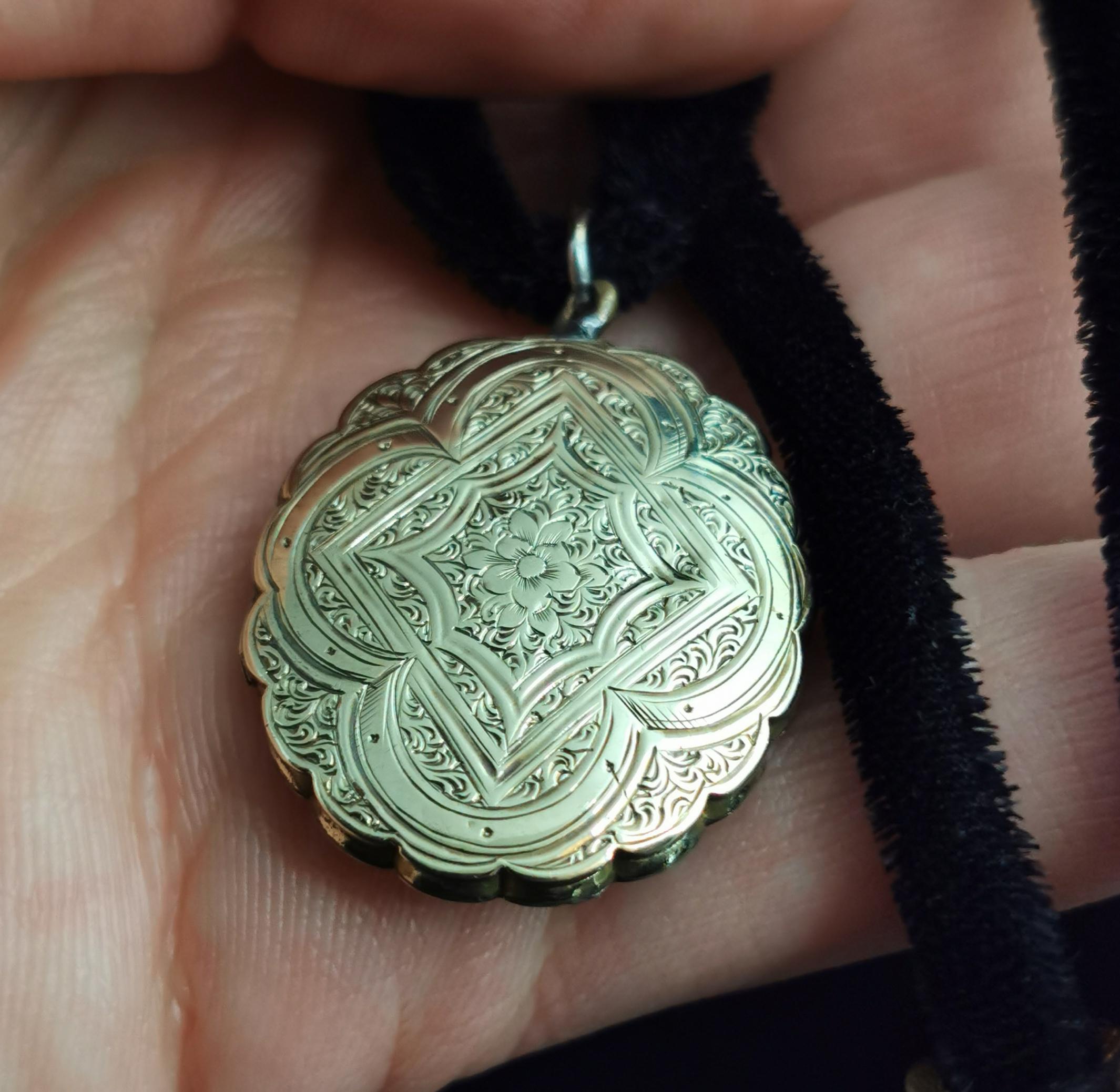 Victorian Velvet Choker Necklace, 9k Gold Front and Back Locket 4