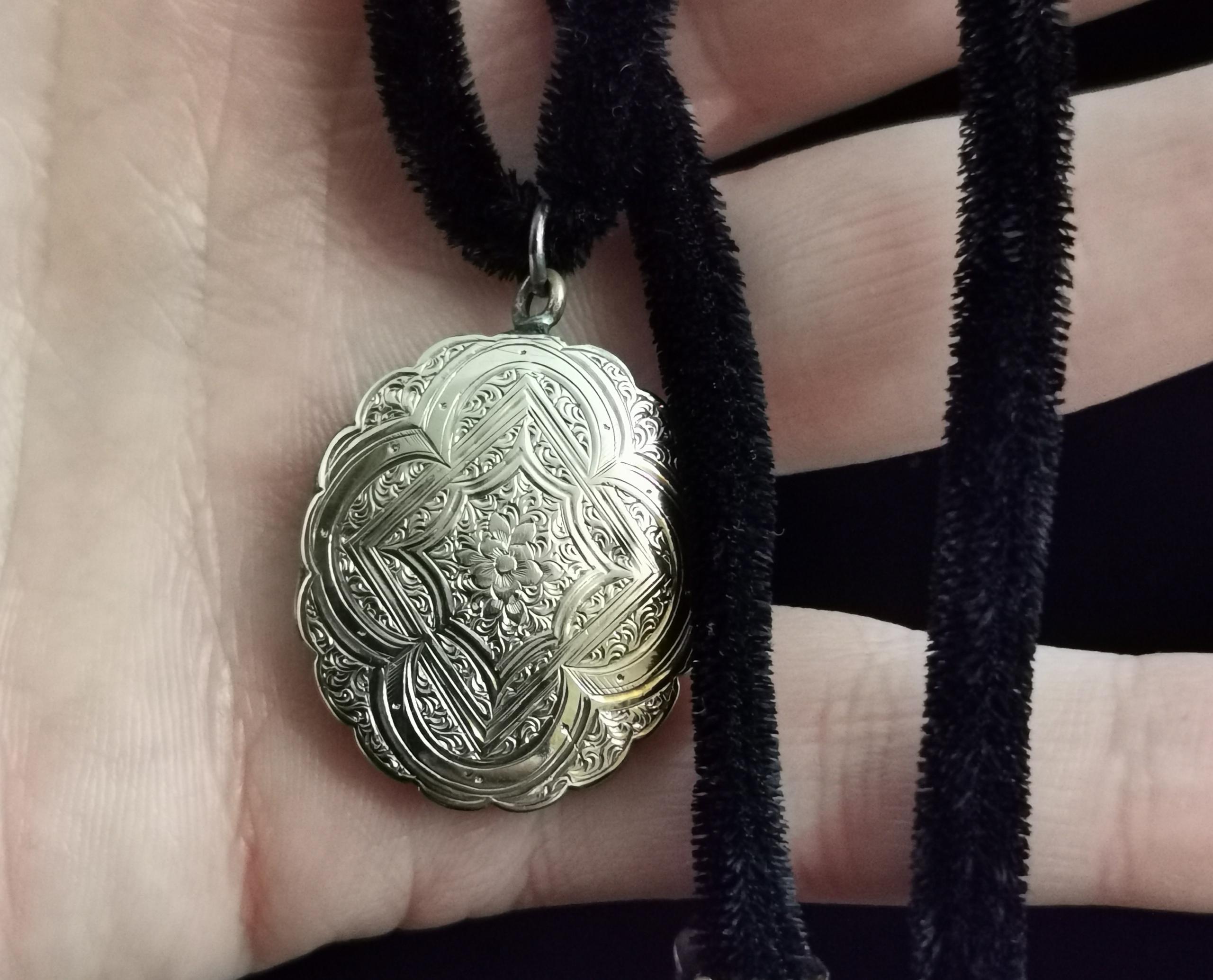 Victorian Velvet Choker Necklace, 9k Gold Front and Back Locket 5