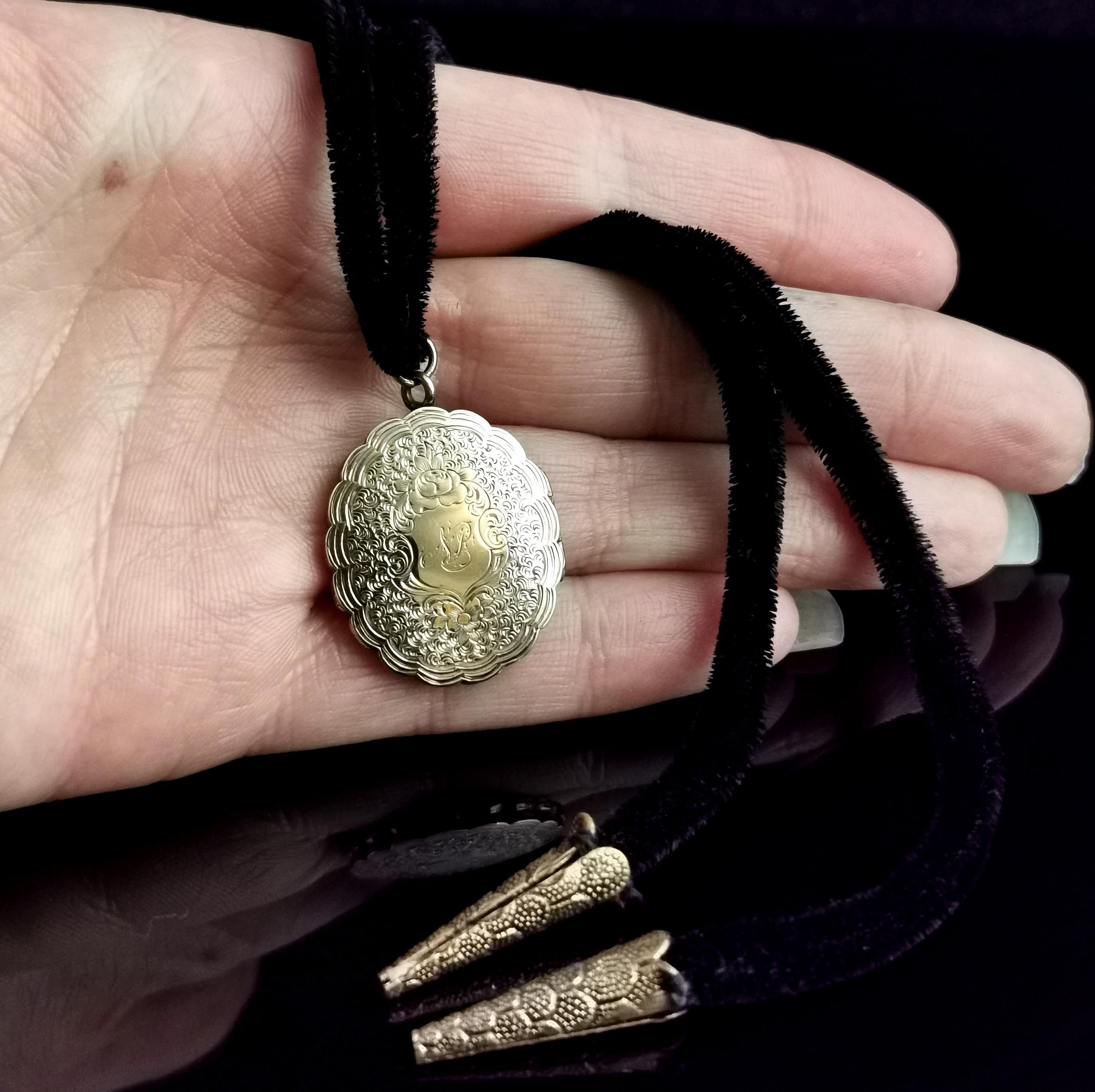 Victorian Velvet Choker Necklace, 9k Gold Front and Back Locket 6