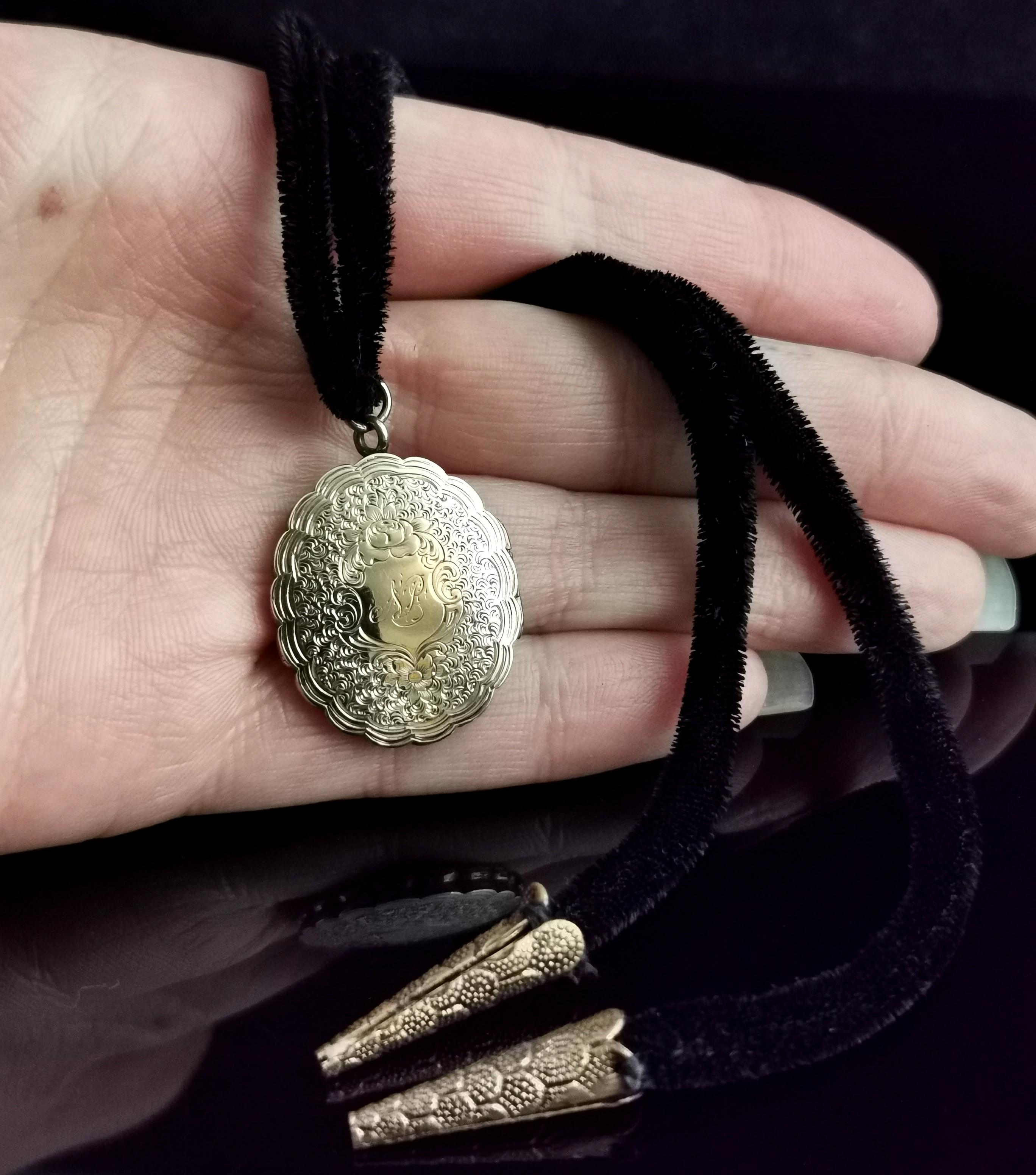 Victorian Velvet Choker Necklace, 9k Gold Front and Back Locket 7