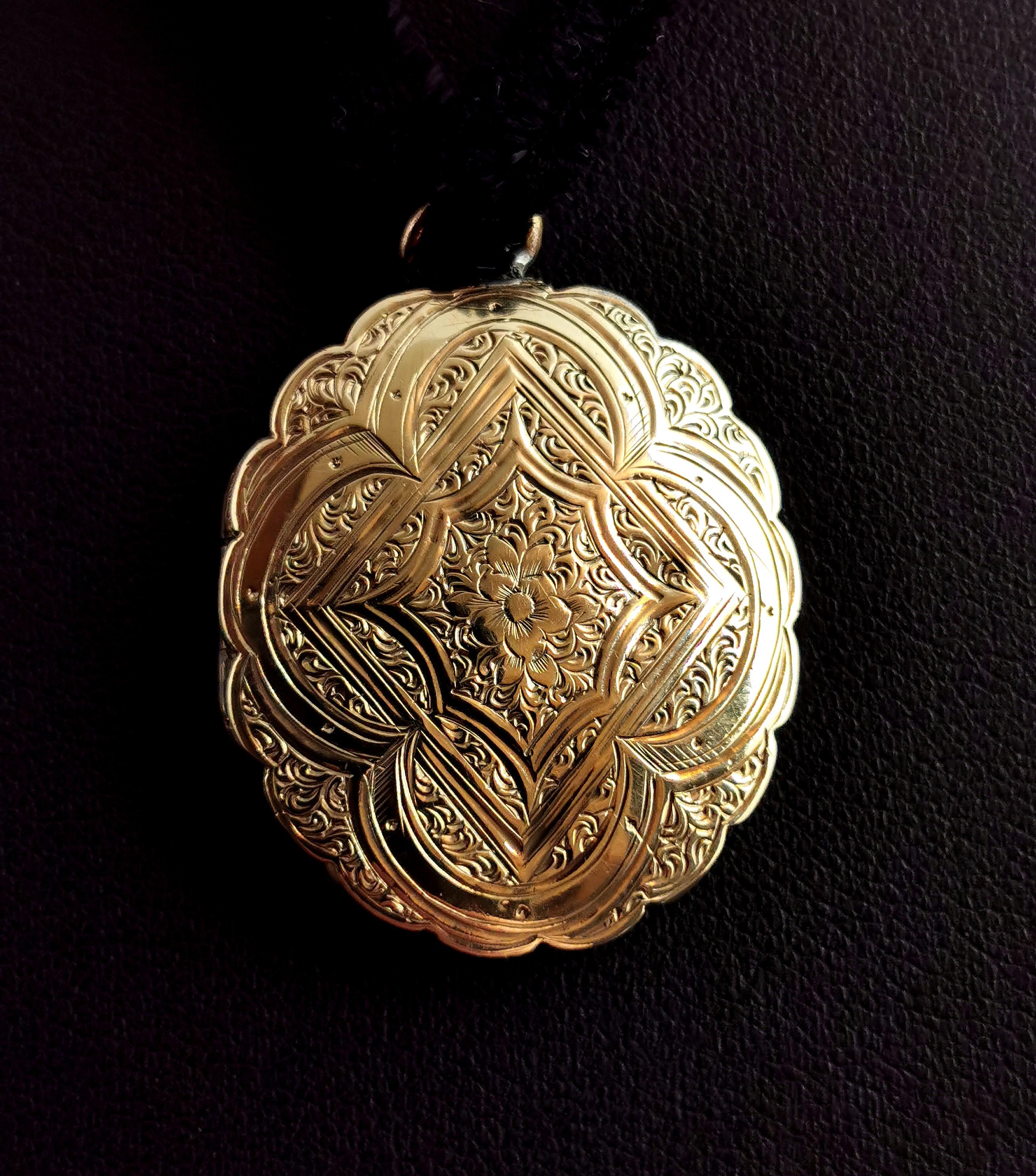 choker locket