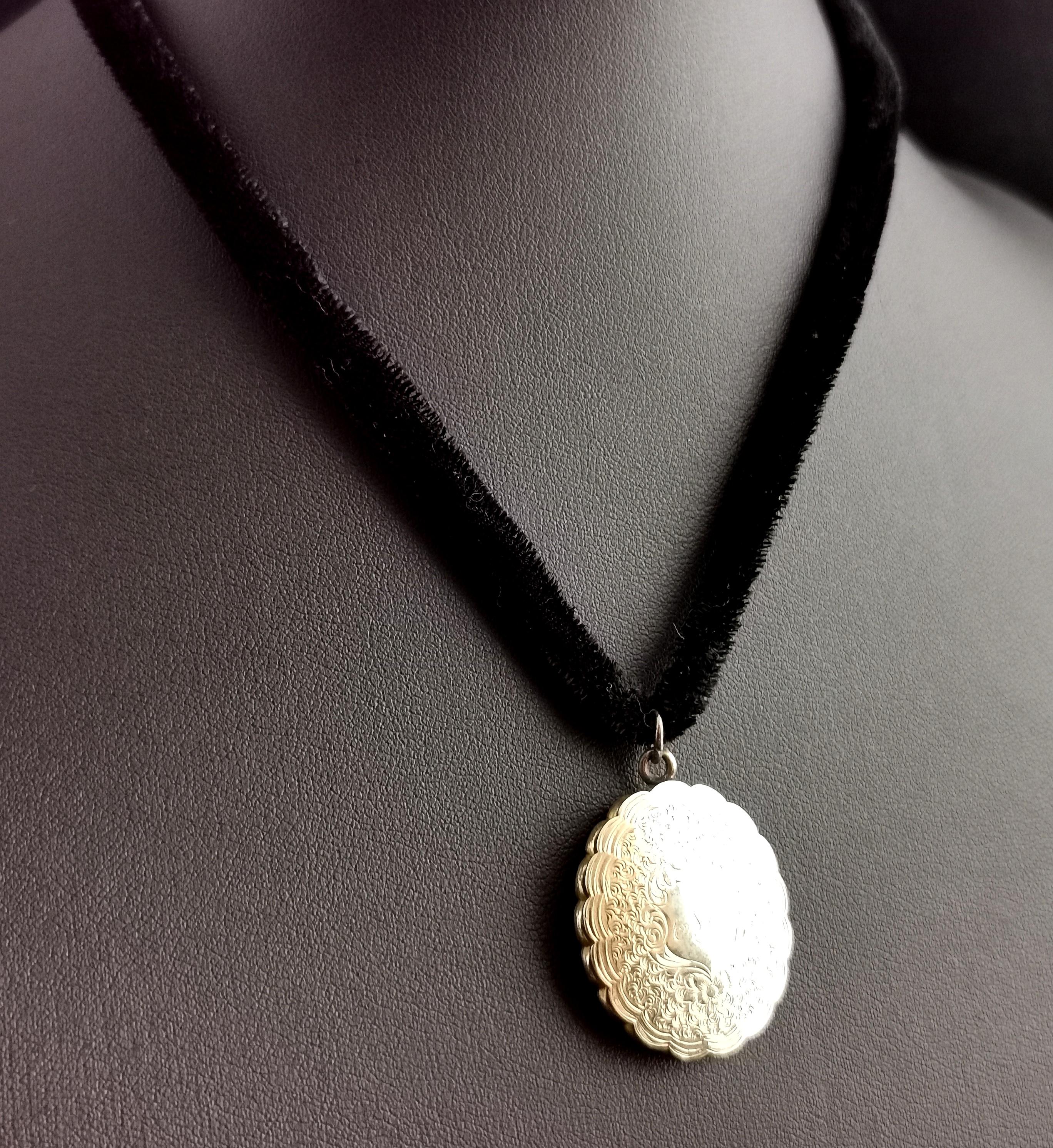 choker with locket