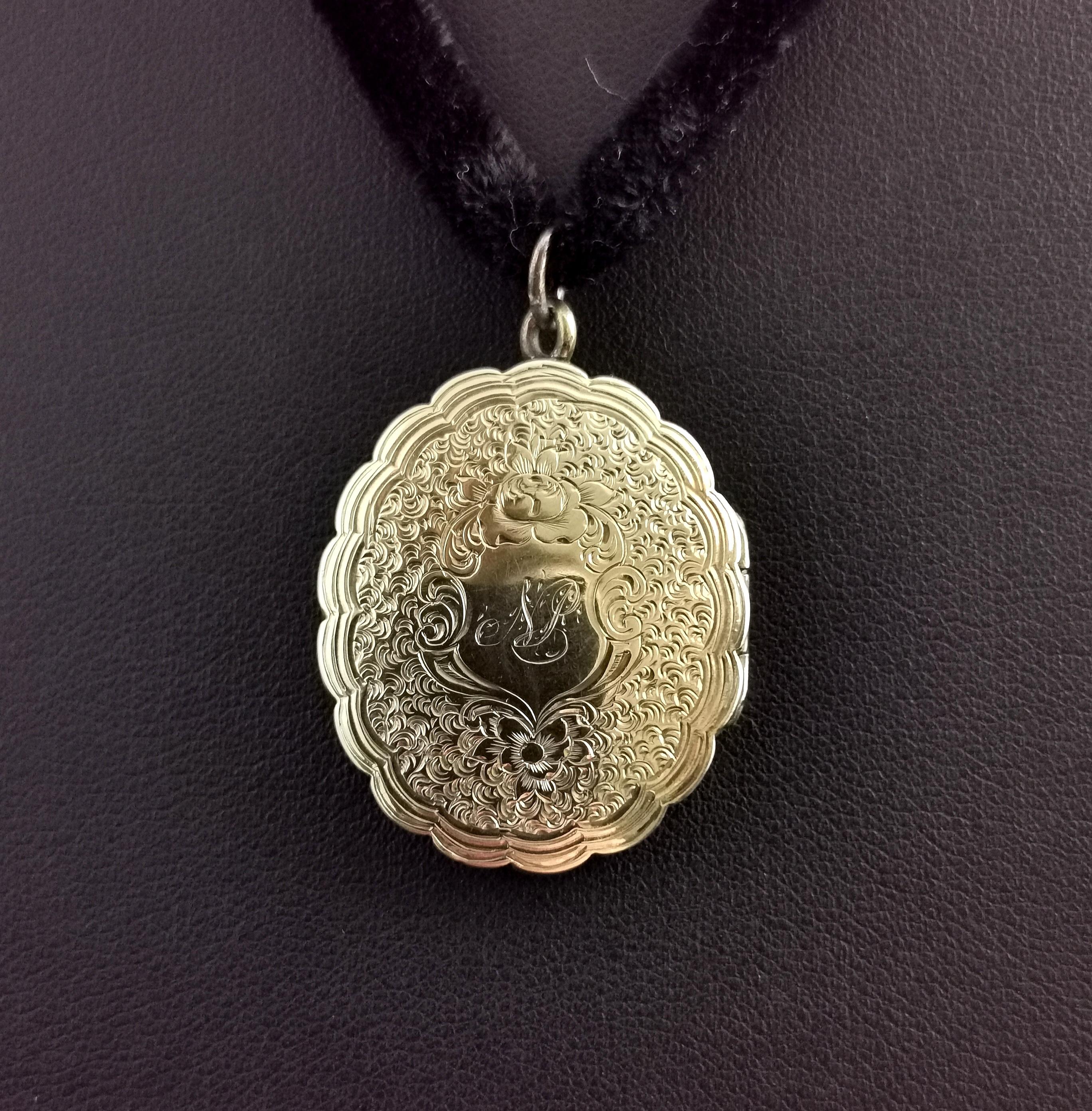 Victorian Velvet Choker Necklace, 9k Gold Front and Back Locket 2