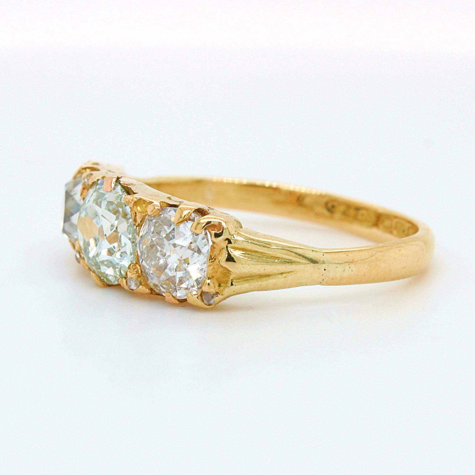 Victorian Very Light Green 'GIA' Old Cut Three Diamond Ring, ca. 1880s In Excellent Condition In Idar-Oberstein, DE