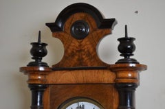 Horloge victorienne de Vienne en noyer