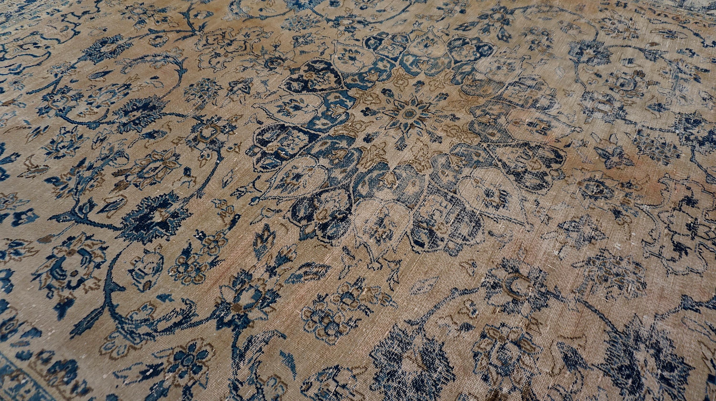 Alfombra de lana envejecida Victorian Vintage Beige y Azul 9'7''x12' siglo XX en venta