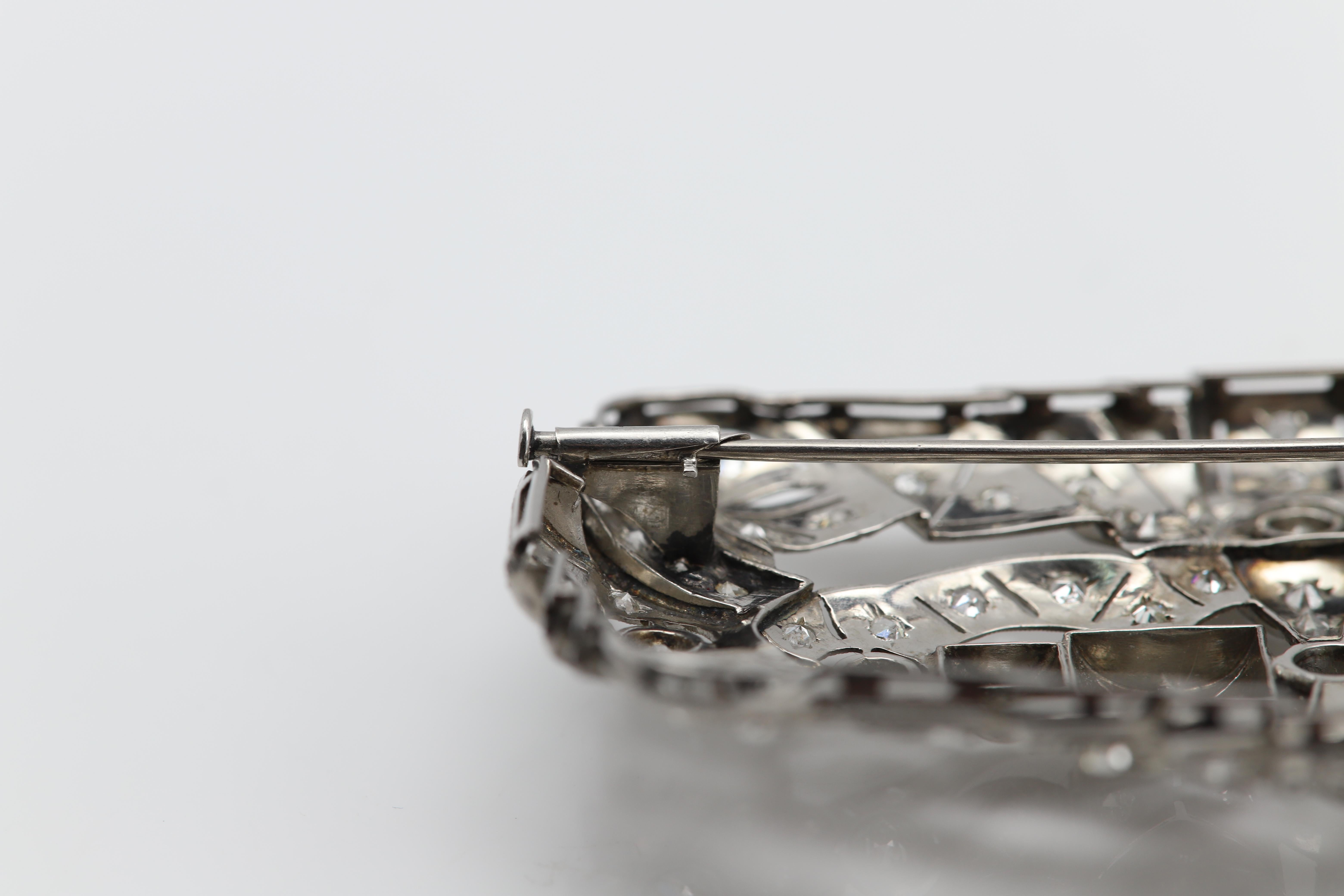 Women's Victorian Vintage Diamond Brooch Platinum Brooch Pin circa early 1900's art deco For Sale