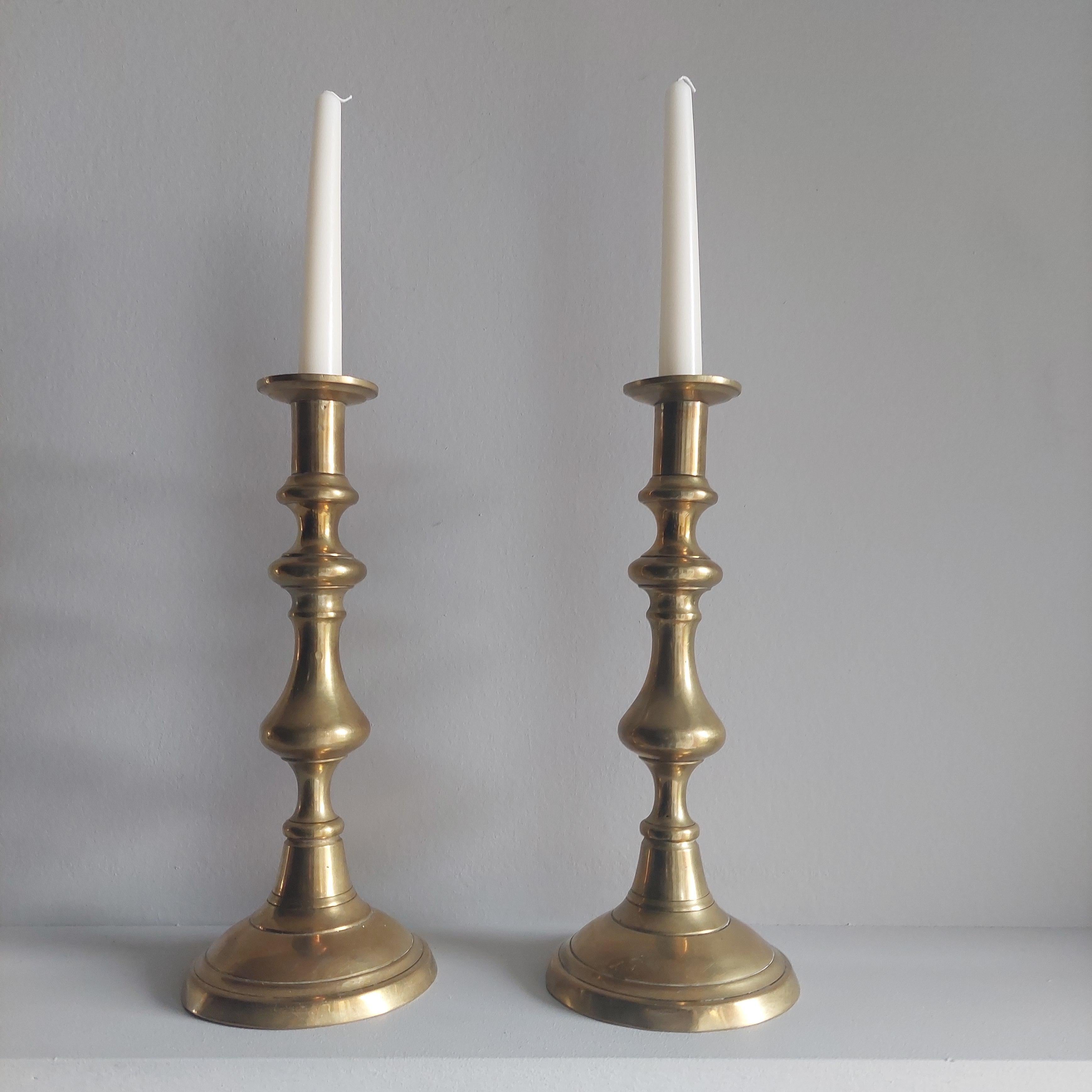 Pair of antique Tall Victorian brass candlesticks (29cm)
Georgian/ Vintage Candlesticks
Set of 2
Circa 1800's.

Having a shaped turned column raised on a circular stepped base.
Add some elegance to your tabletop or mantel with this identical pair of