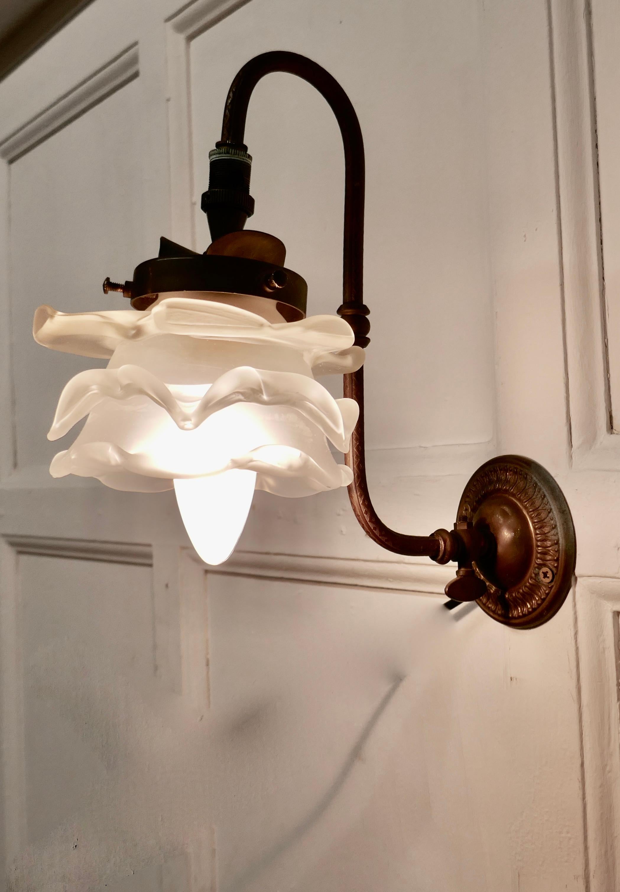 Victorian Wall Light with Flower Shade In Good Condition In Chillerton, Isle of Wight