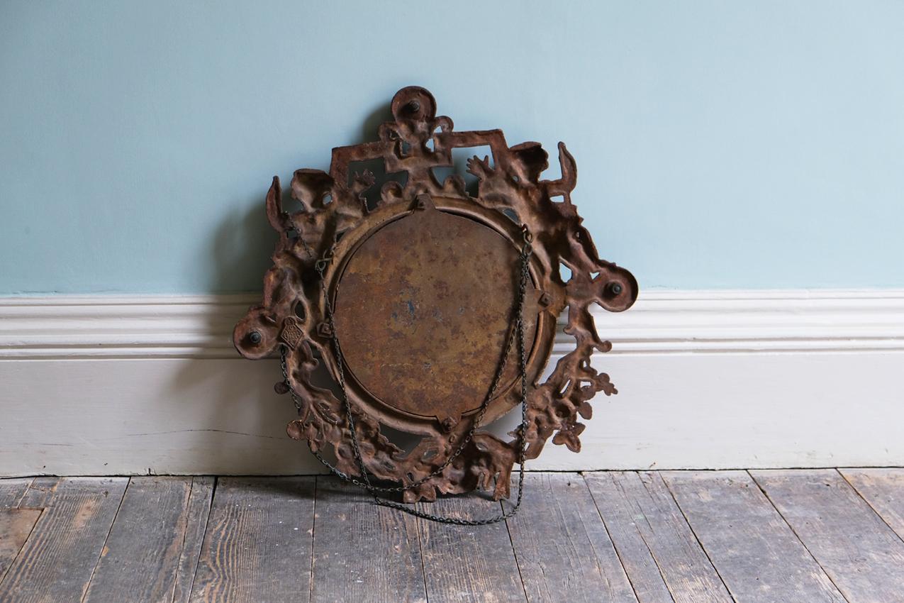 Victorian Wall Mirror Adorned with Putti In Good Condition For Sale In London, GB