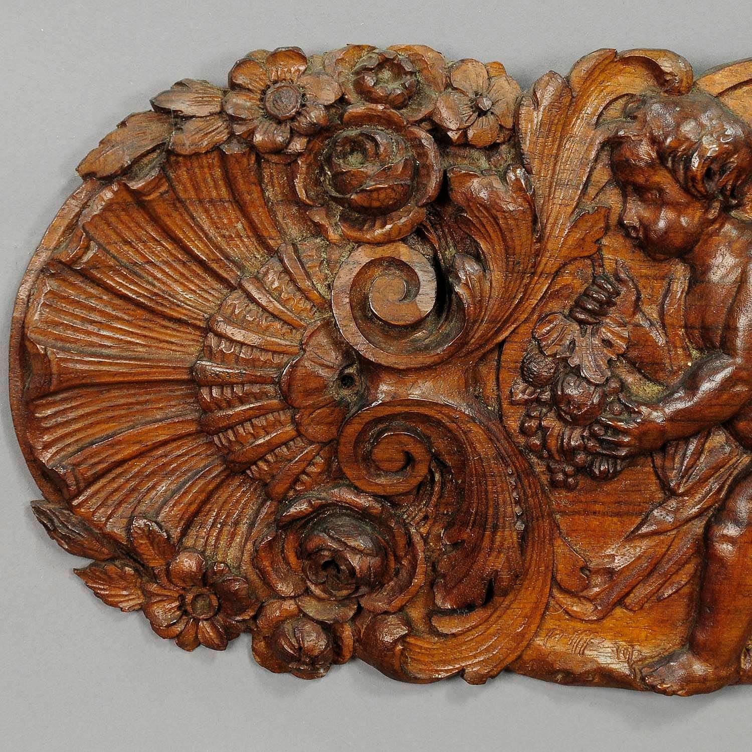 A lovely wooden wall application with cherubs and blossoms. Hand carved circa 1920 in Germany.

Measures: Width 16.34