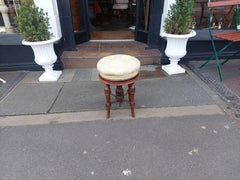 Sgabello regolabile in noce vittoriano