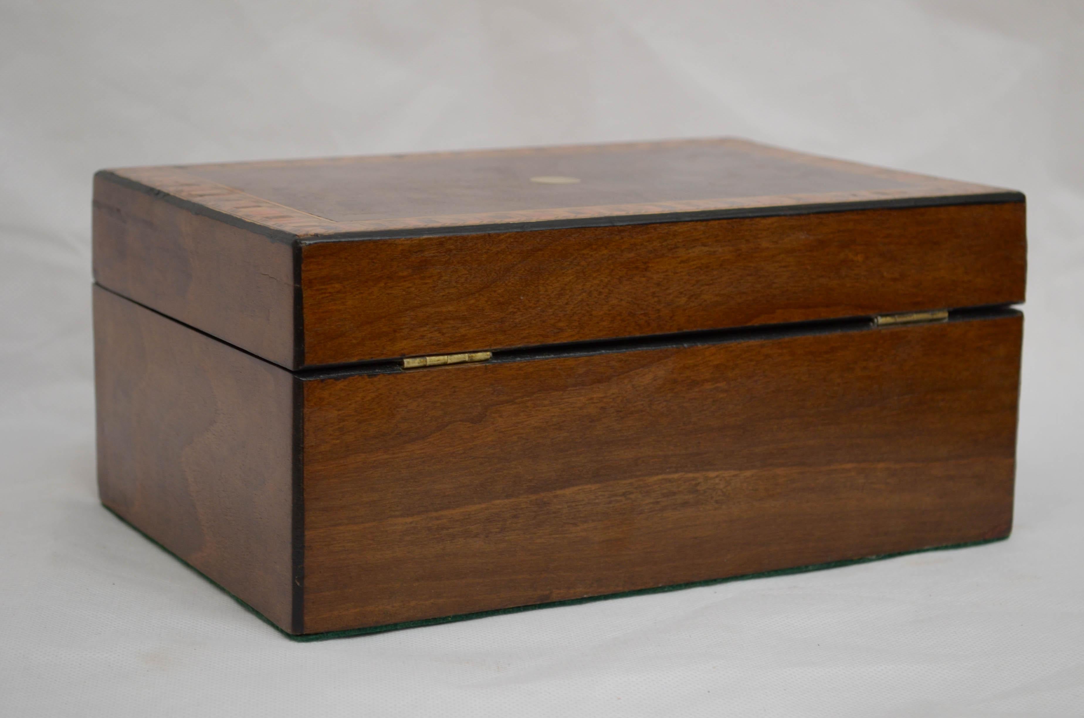 Victorian Walnut and Inlaid Box with Tray 4