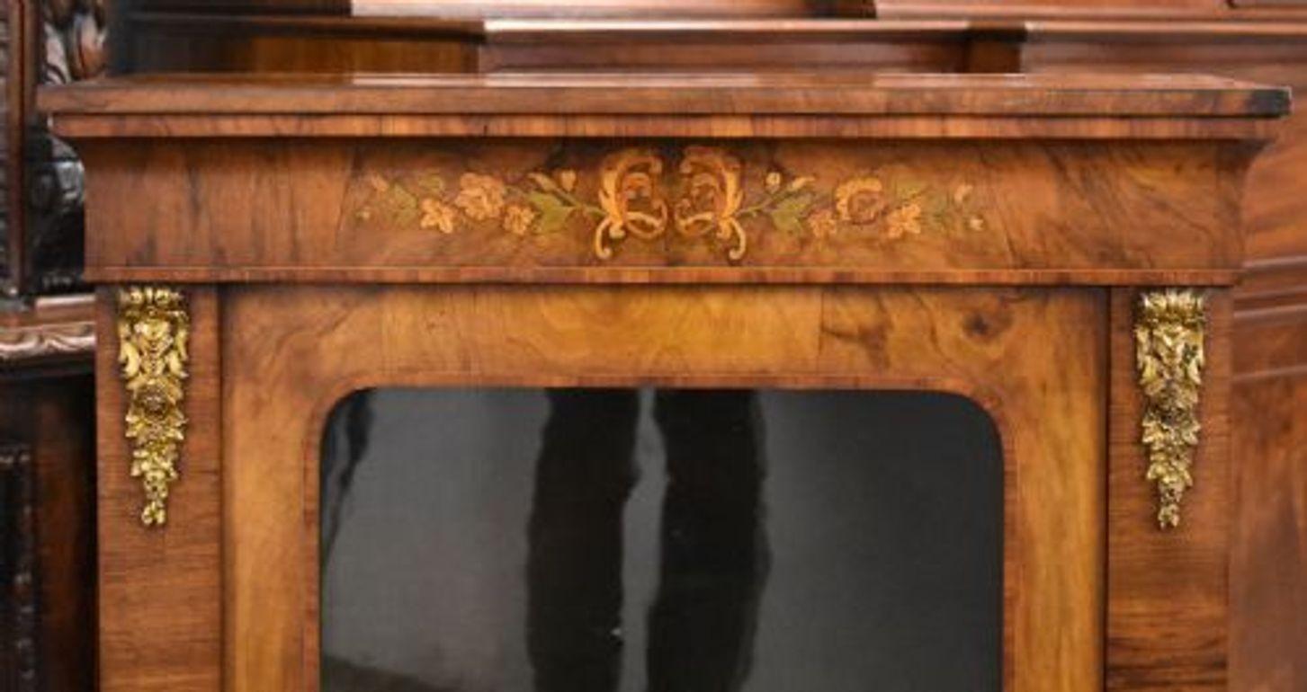 Victorian Walnut and Marquetry Pier Cabinet In Good Condition For Sale In Chelmsford, Essex