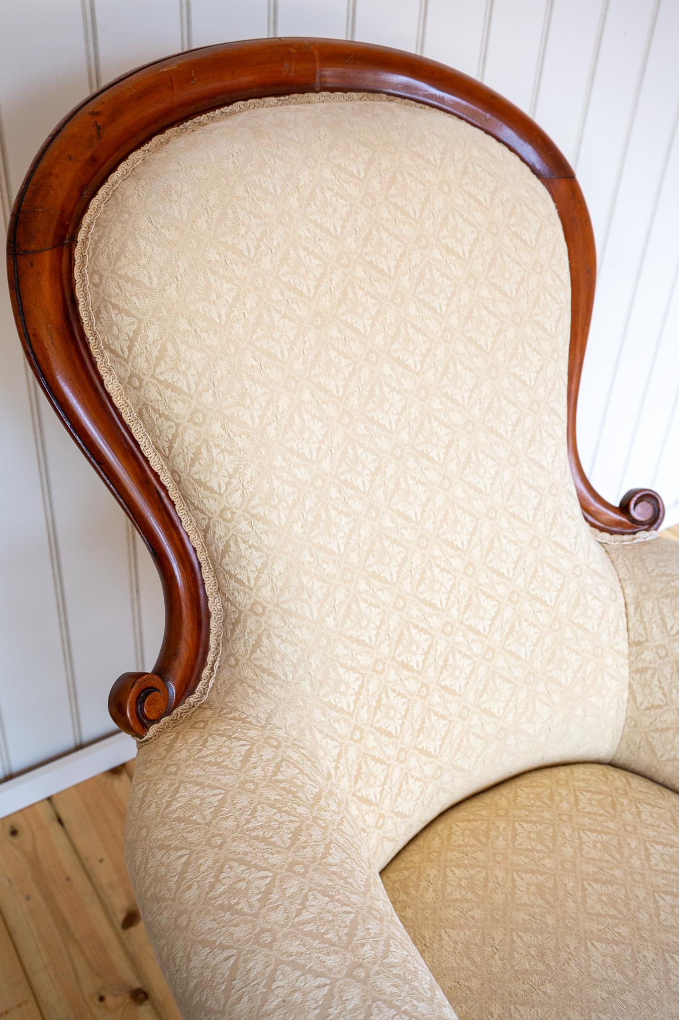 Viktorianischen Nussbaum Sessel Feine Landhaus Salon Salon Show Frame Löffel zurück (Britisch) im Angebot