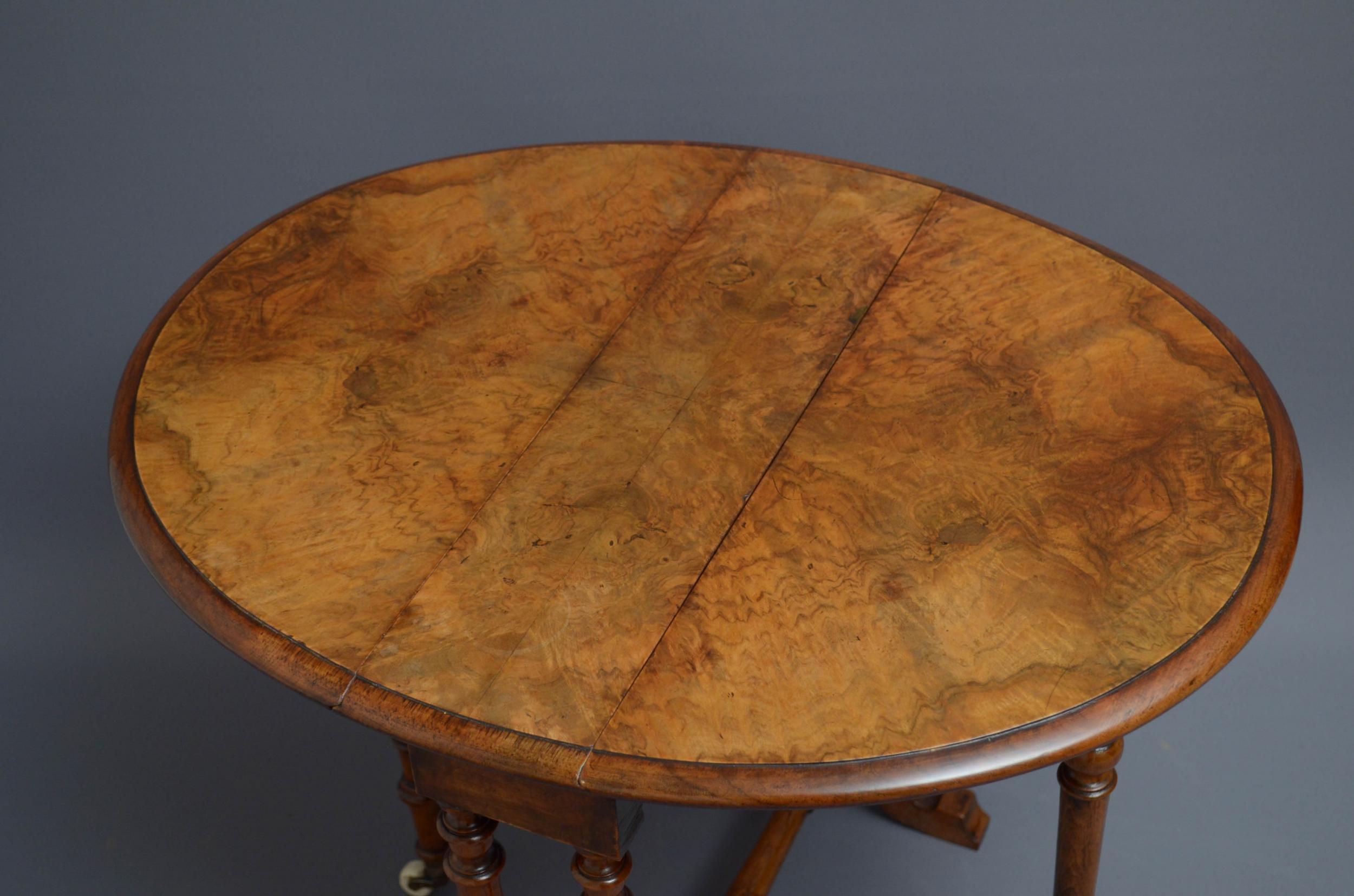 Victorian Walnut Baby Sutherland Table In Good Condition For Sale In Whaley Bridge, GB