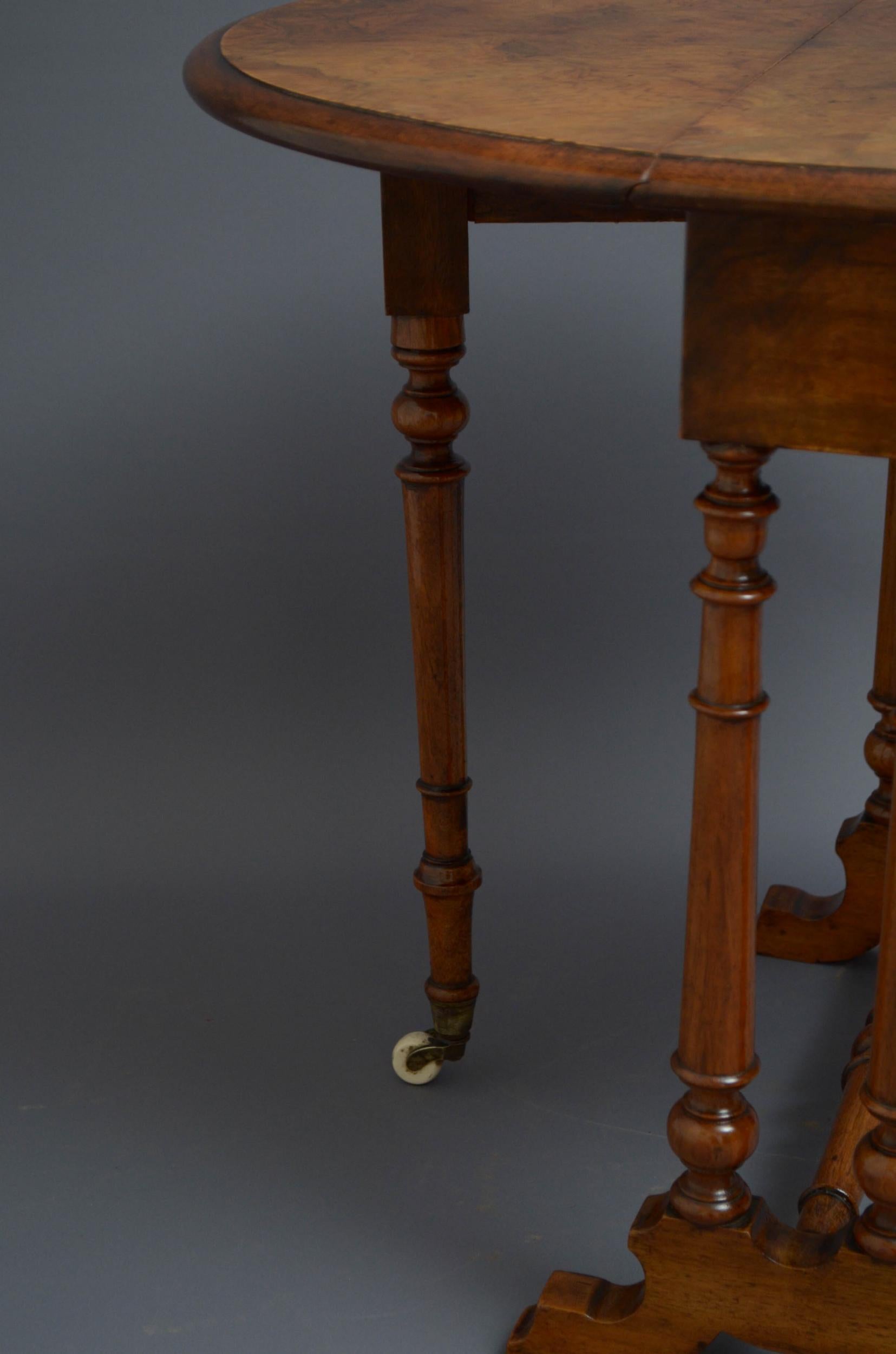 Viktorianischer Baby-Sutherland-Tisch aus Nussbaumholz im Angebot 1