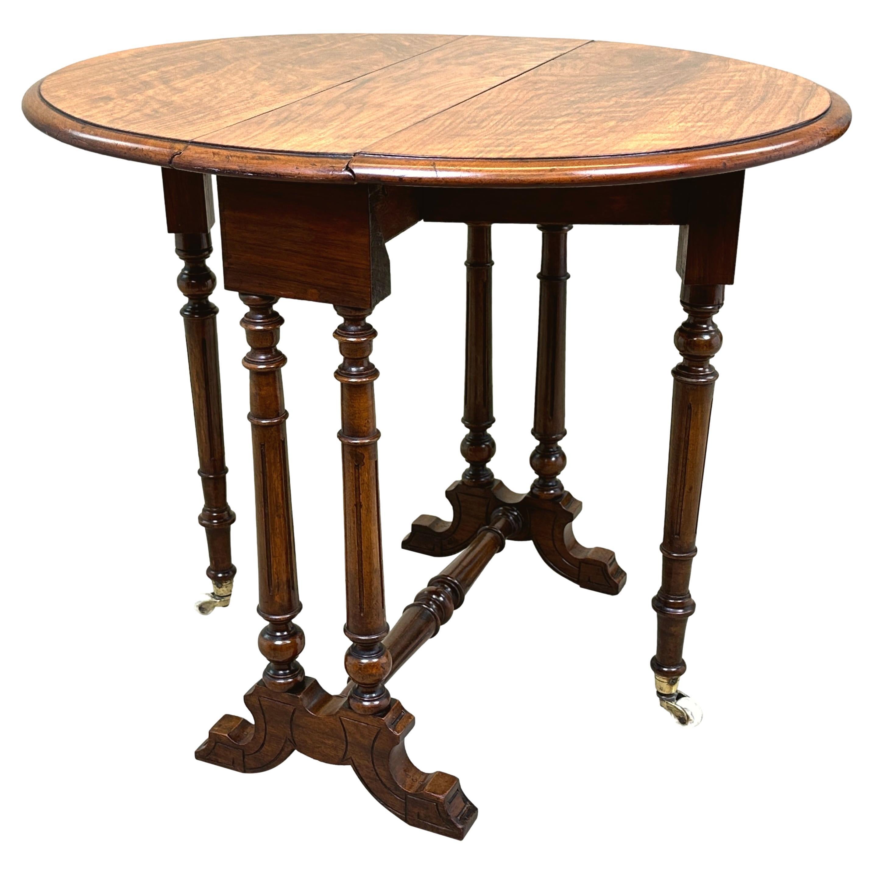 Viktorianischer Baby-Sutherland-Tisch aus Nussbaumholz im Angebot