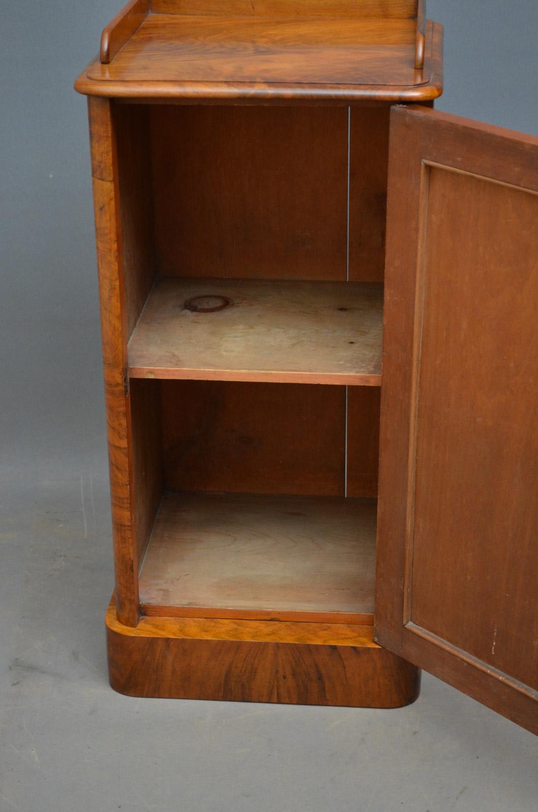 Victorian Walnut Bedside Cabinet In Excellent Condition In Whaley Bridge, GB