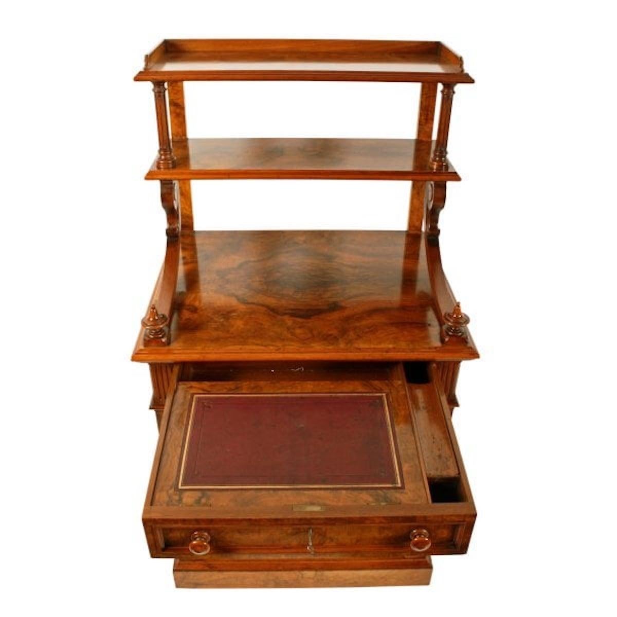 Victorian Walnut Bonheur du Jour, 19th Century In Excellent Condition For Sale In Southall, GB