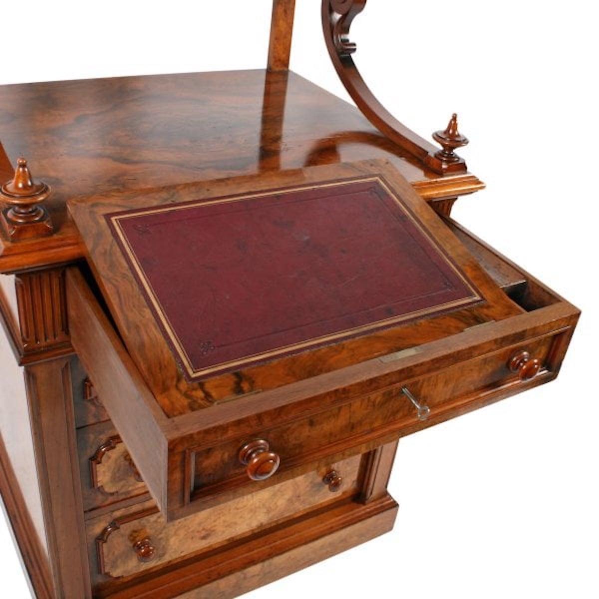 Victorian Walnut Bonheur du Jour, 19th Century For Sale 1