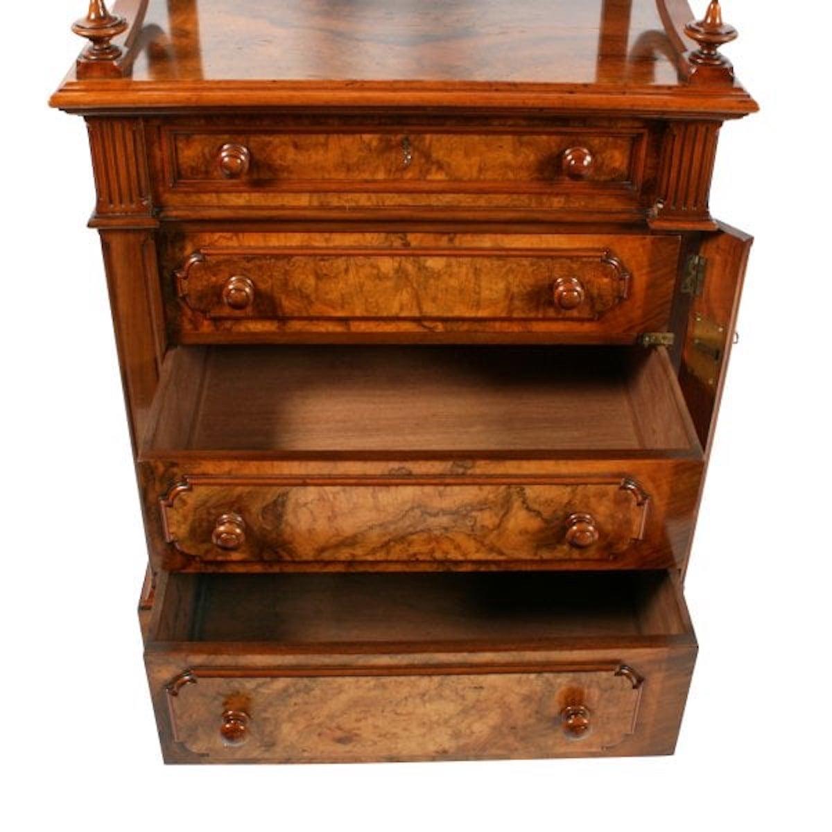 Victorian Walnut Bonheur du Jour, 19th Century For Sale 2