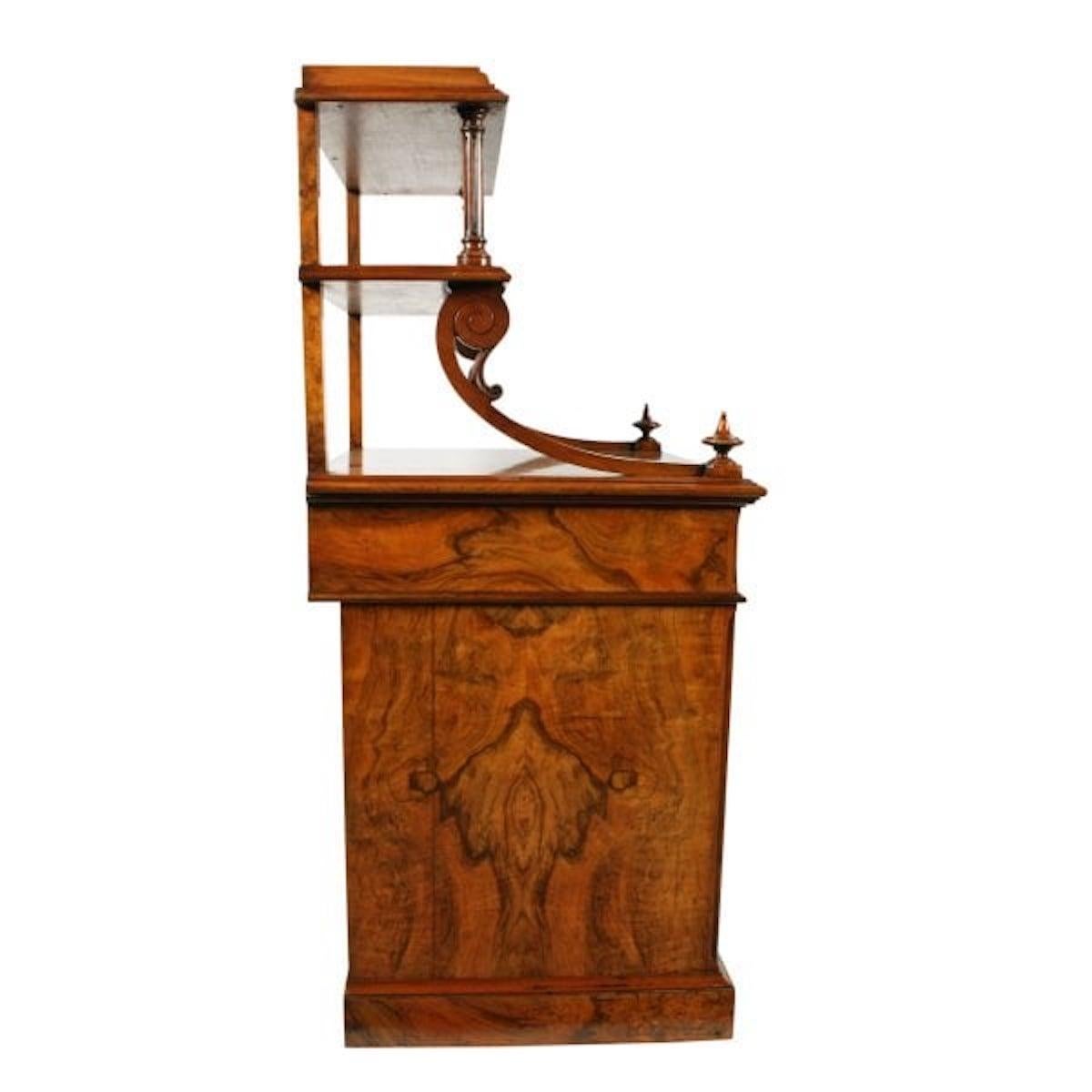 Victorian Walnut Bonheur du Jour, 19th Century For Sale 3