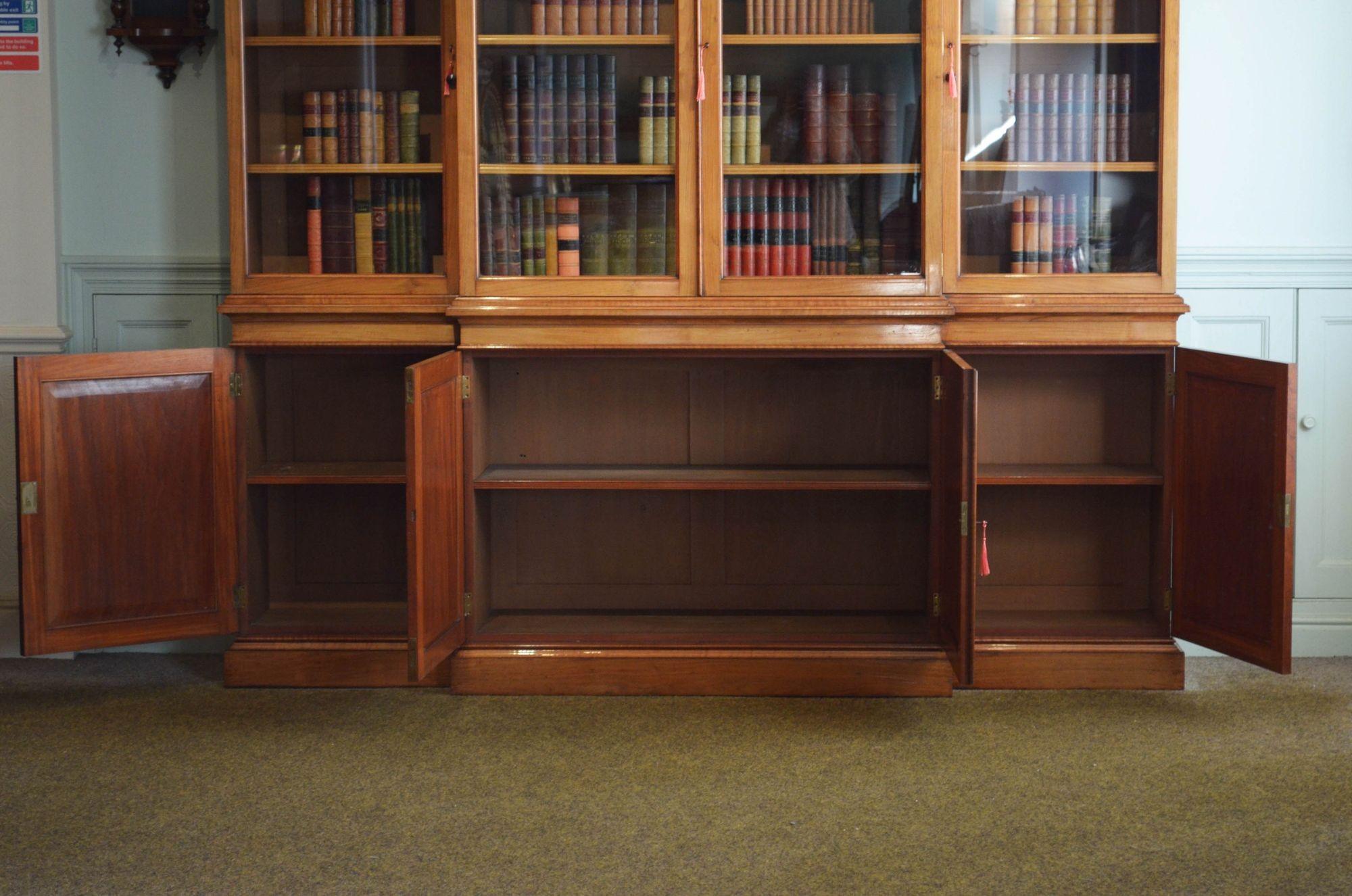 Viktorianisches Bücherregal aus Nussbaum im Angebot 6