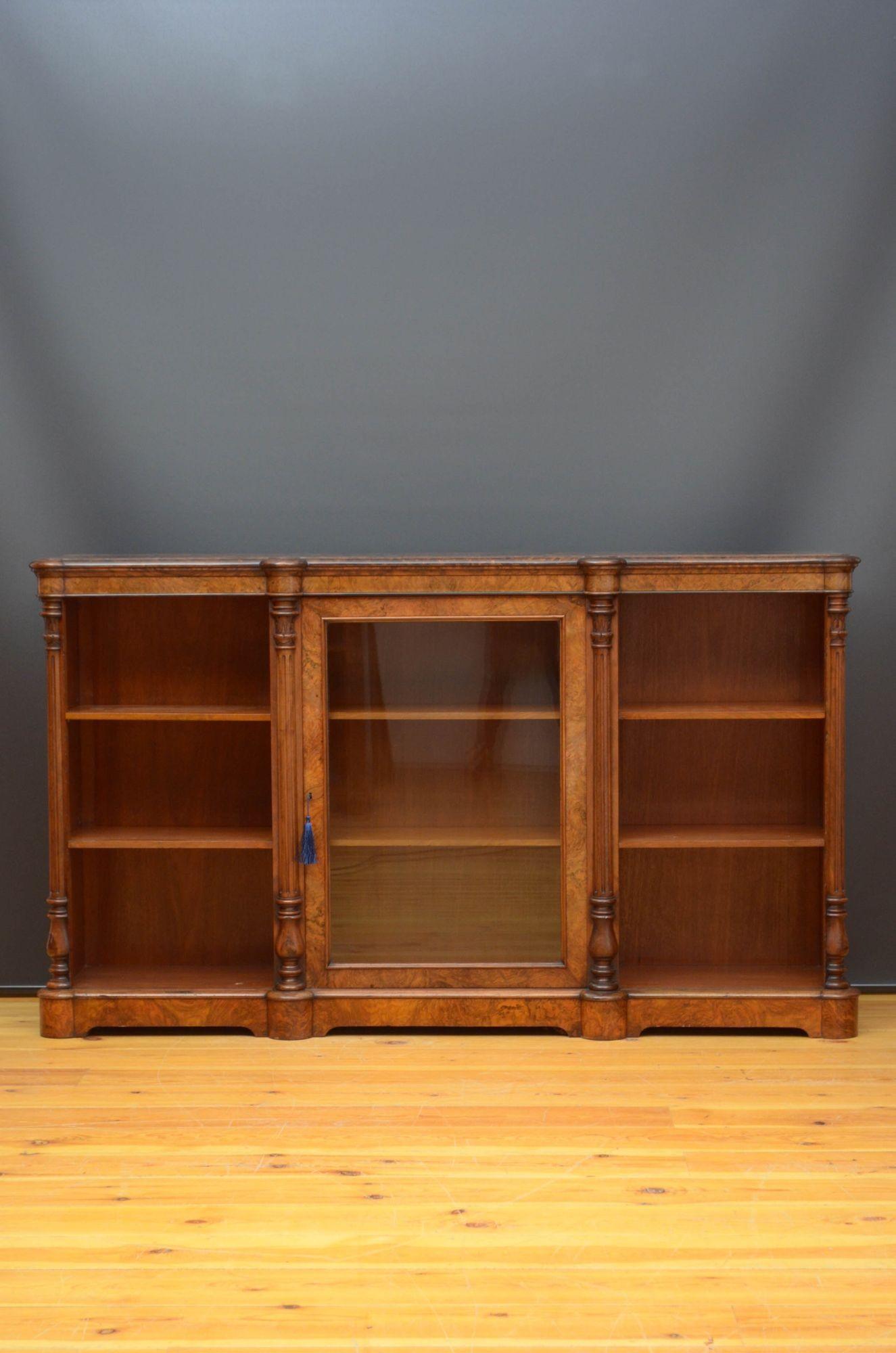Victorian Walnut Bookcase or Display Cabinet In Good Condition For Sale In Whaley Bridge, GB