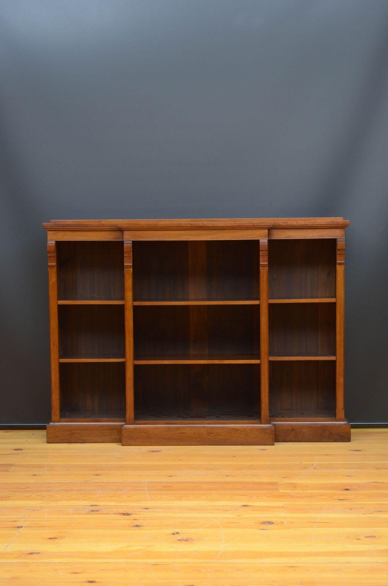Victorian Walnut Breakfronted Open Bookcase In Good Condition In Whaley Bridge, GB