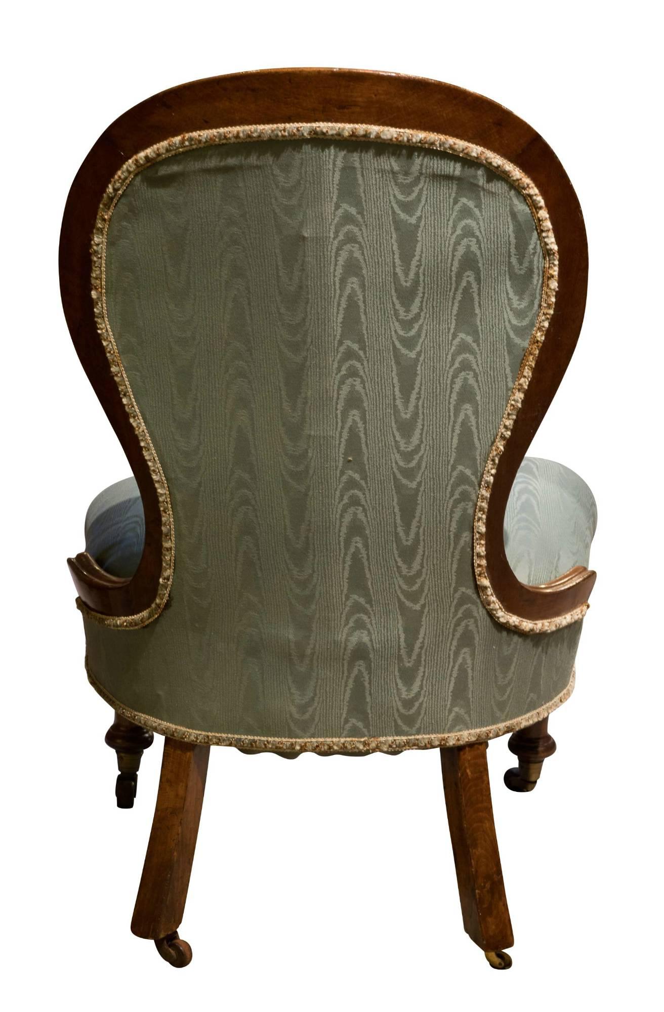 Victorian Walnut Button Back Chair For Sale 2