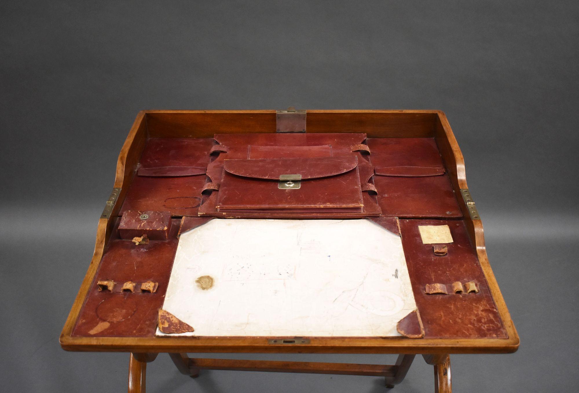 Victorian Walnut Campaign Travelling Desk In Good Condition For Sale In Chelmsford, Essex