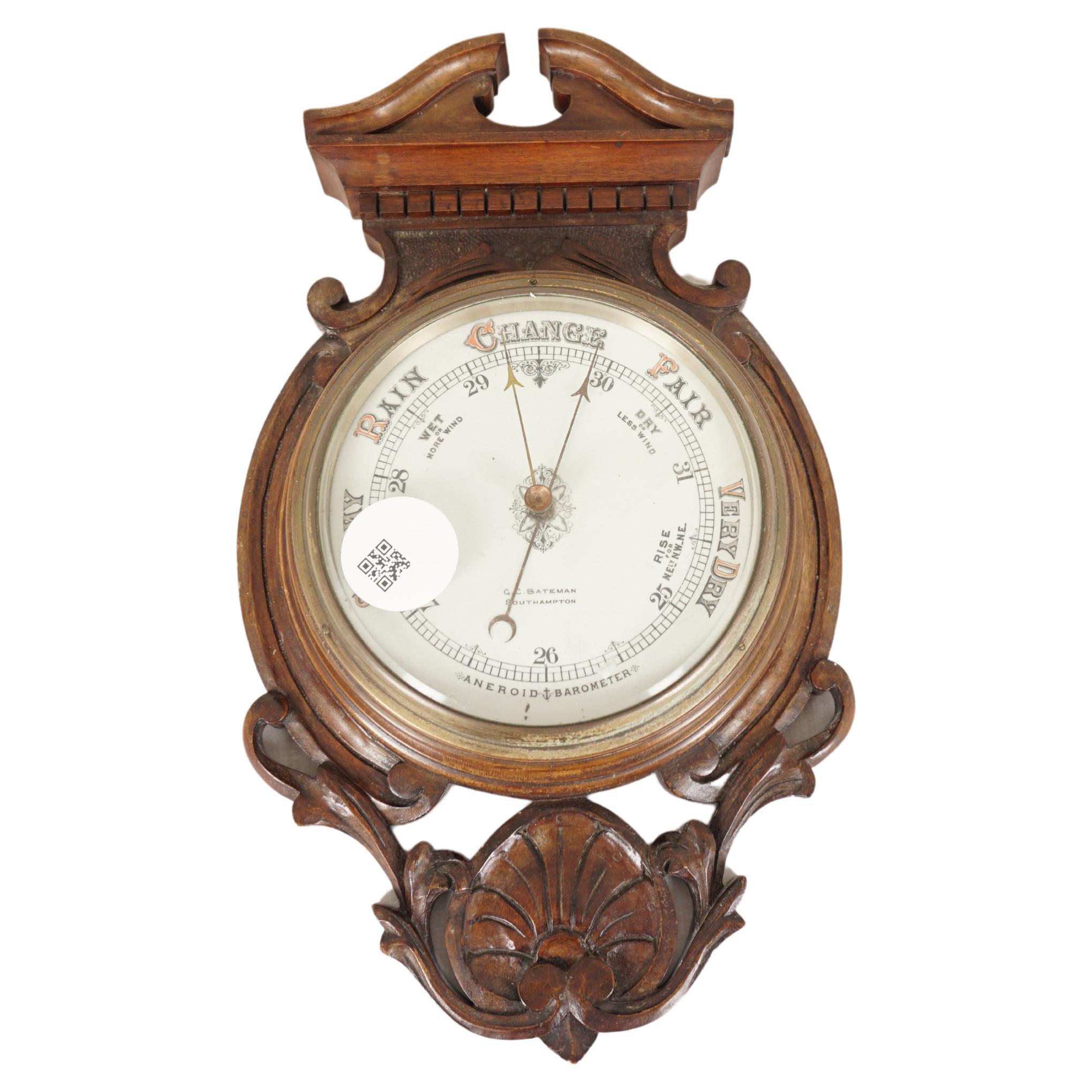 viktorianisches geschnitztes Wand Aneroid-Barometer aus Nussbaumholz G.C. Bateman Schottland 1880, H1037 im Angebot